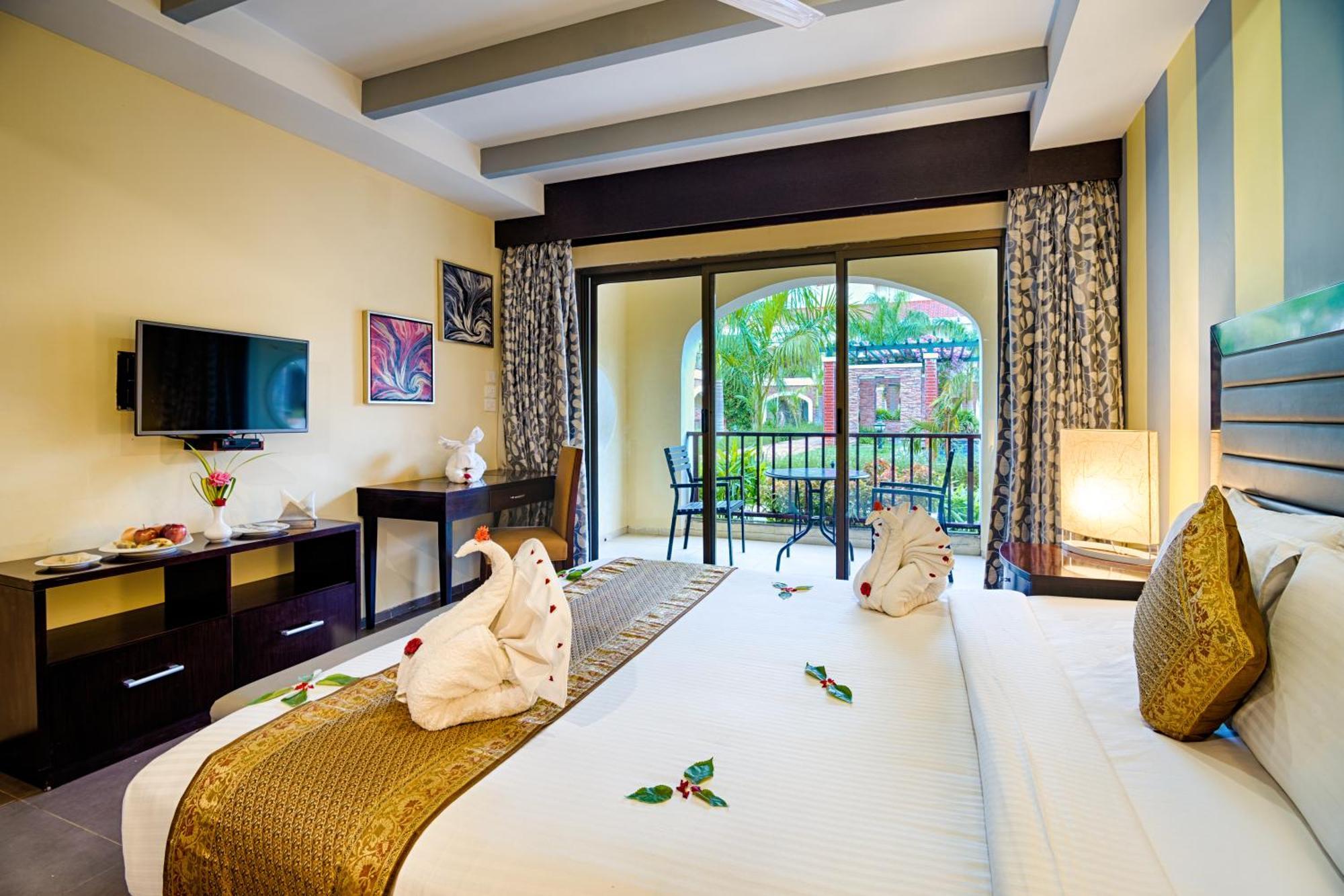 Junior Suite with Pool View