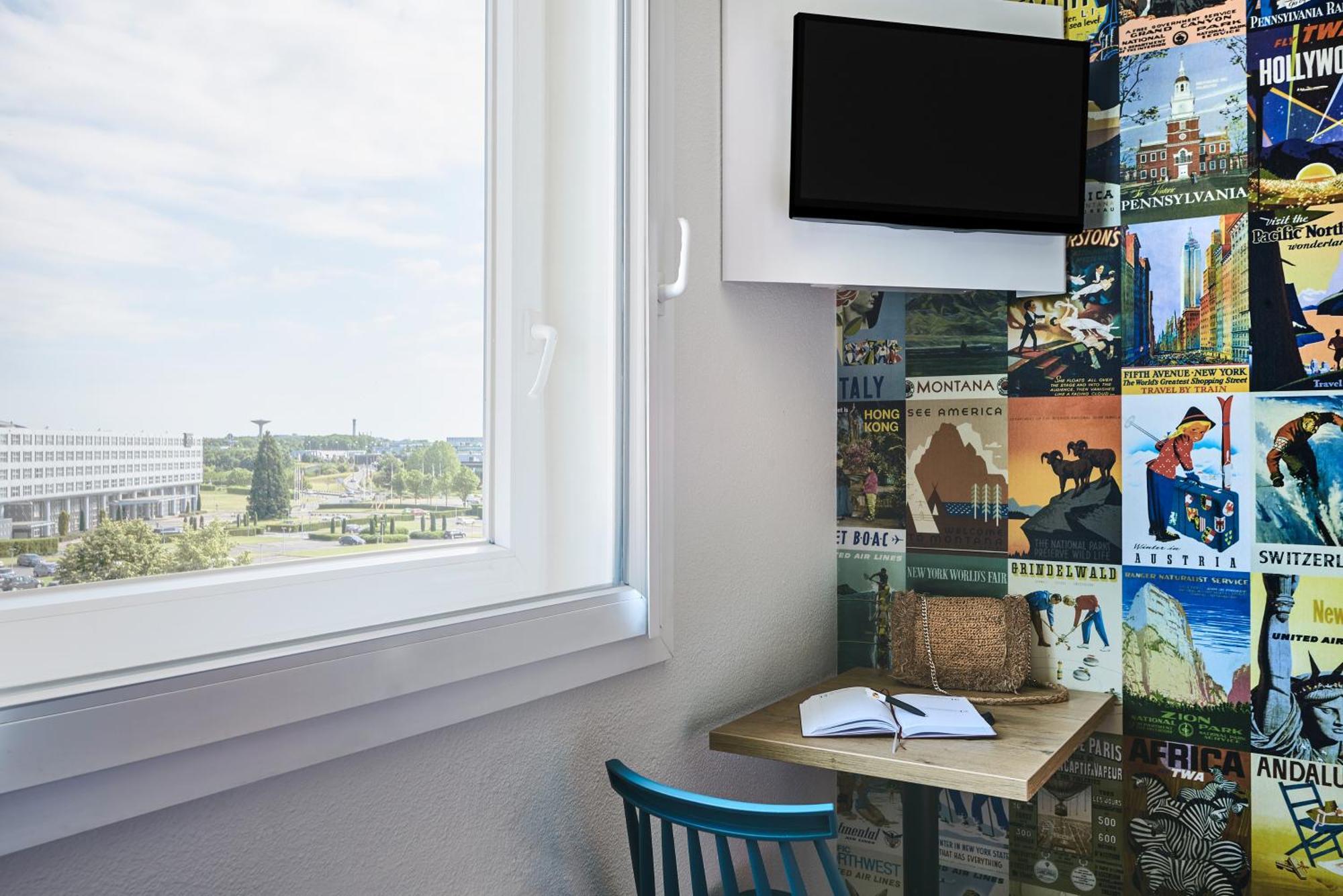 Chambre Break avec 3 Lits Simples Superposés et Salle de Bains Commune