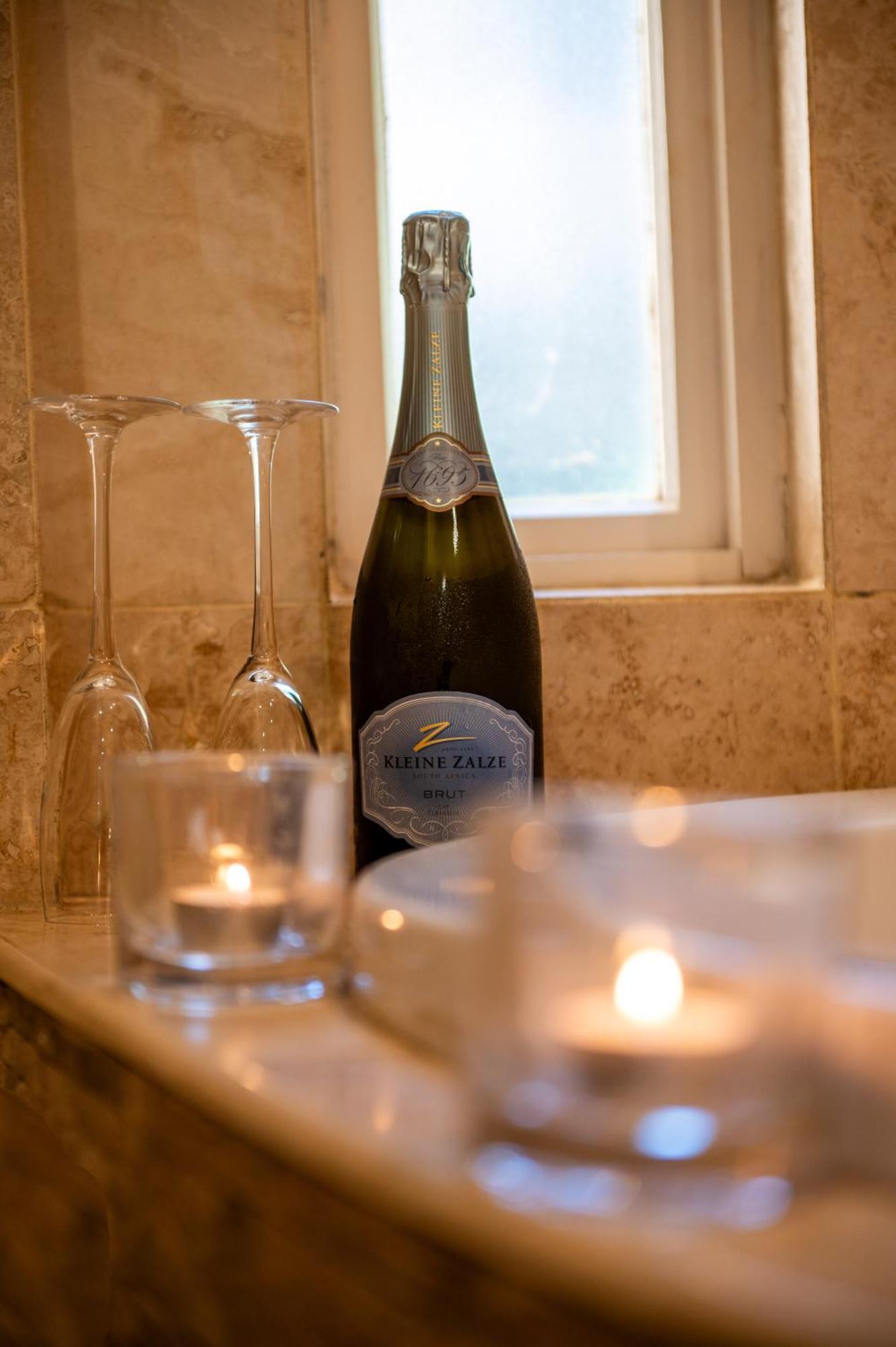 Honeymoon Suite