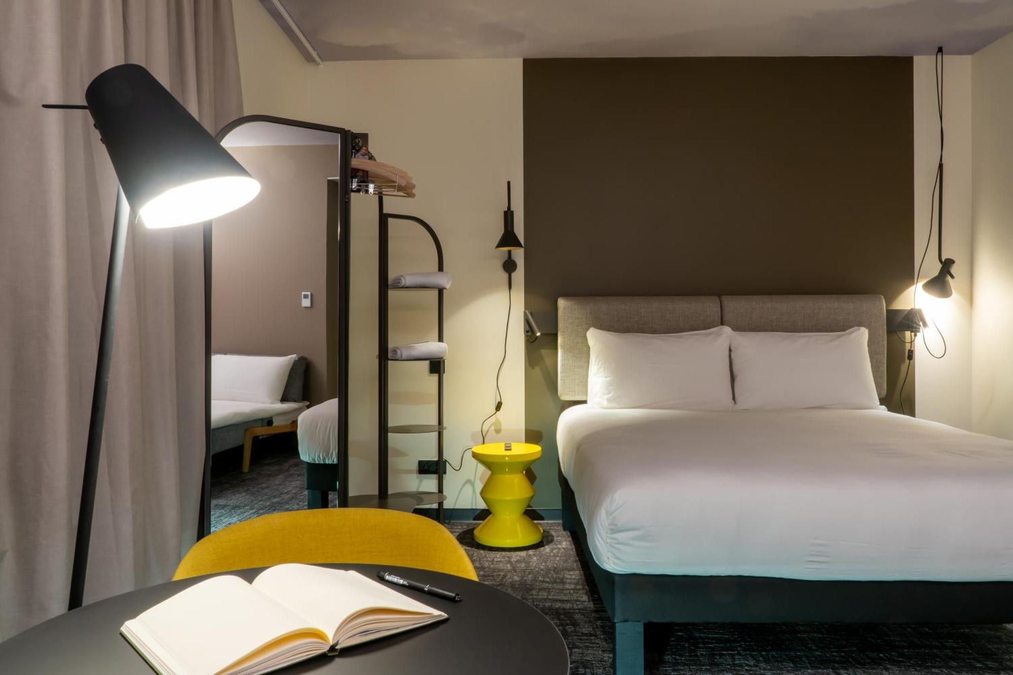 Chambre Familiale avec Lit Double et Canapé
