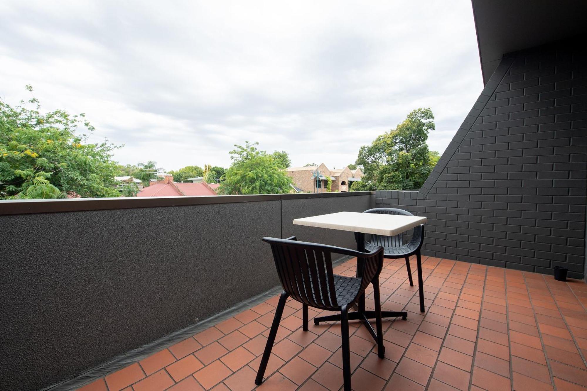 Executive Suite with Free Wifi and Parking