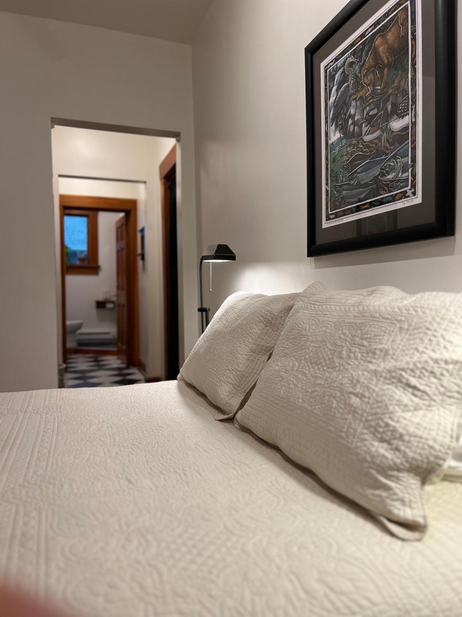 Deluxe Double Room (2 Adults + 1 Child)
