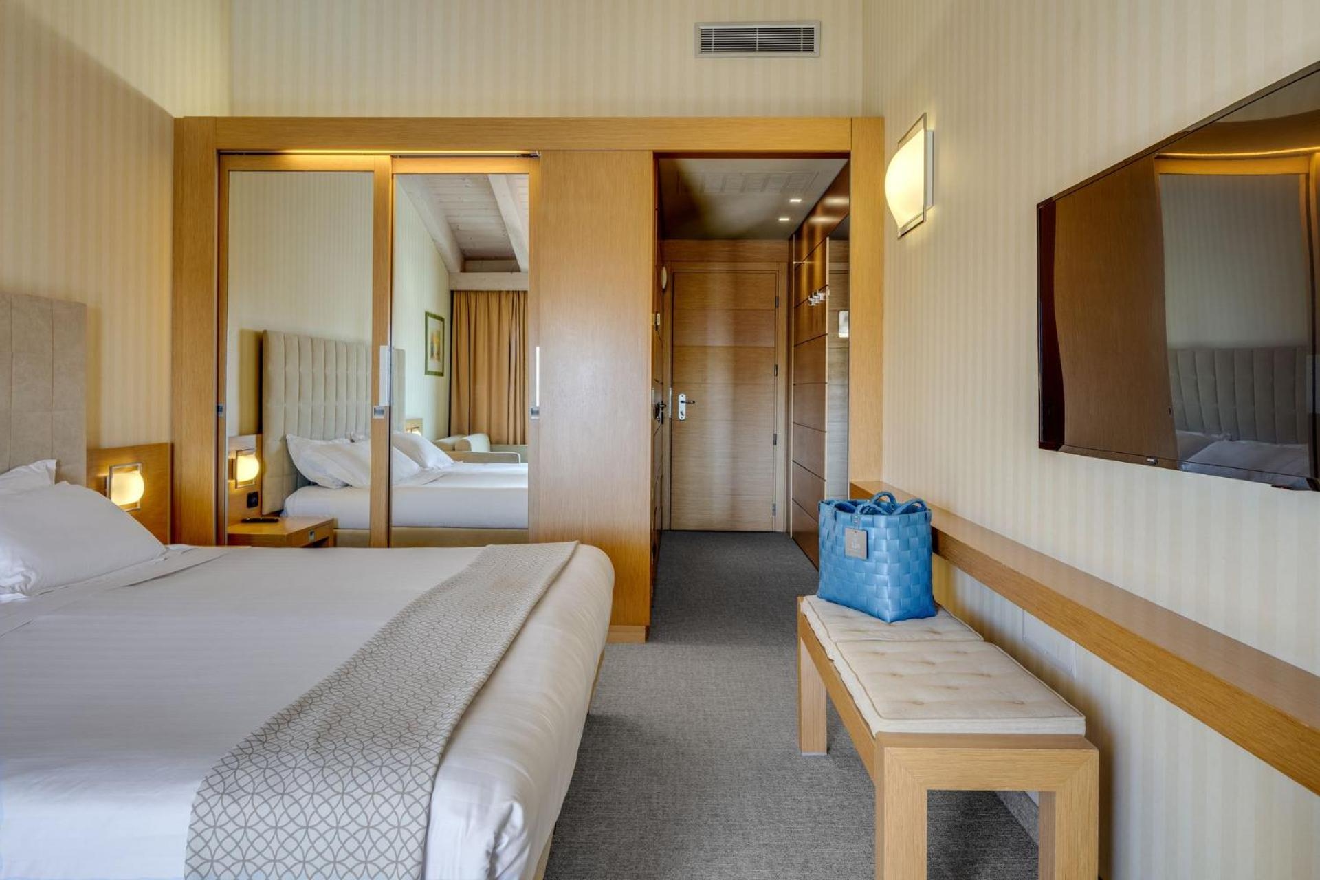 Comfort Double or Twin Room with Balcony and Lake View
