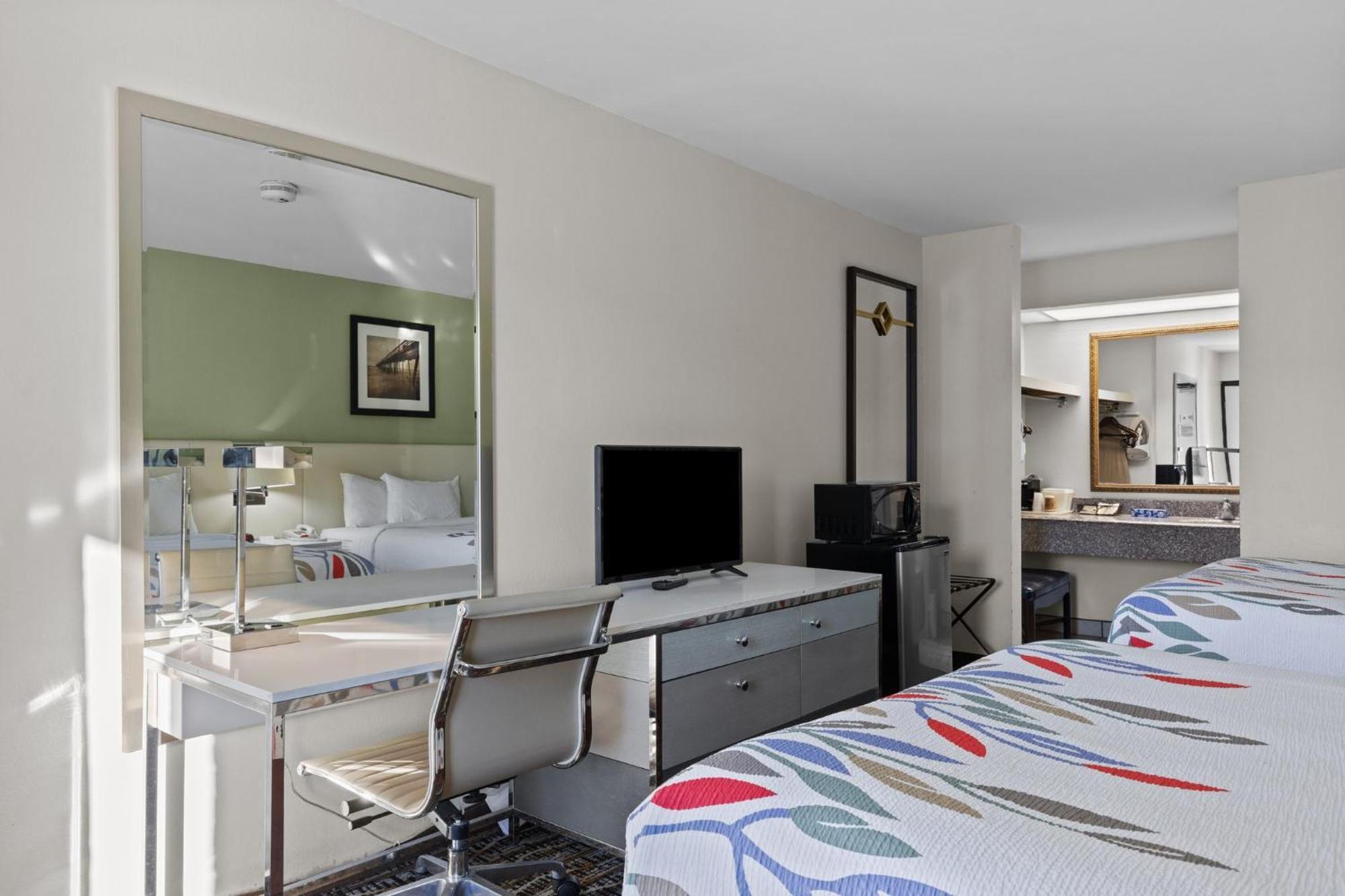 Standard Queen Room