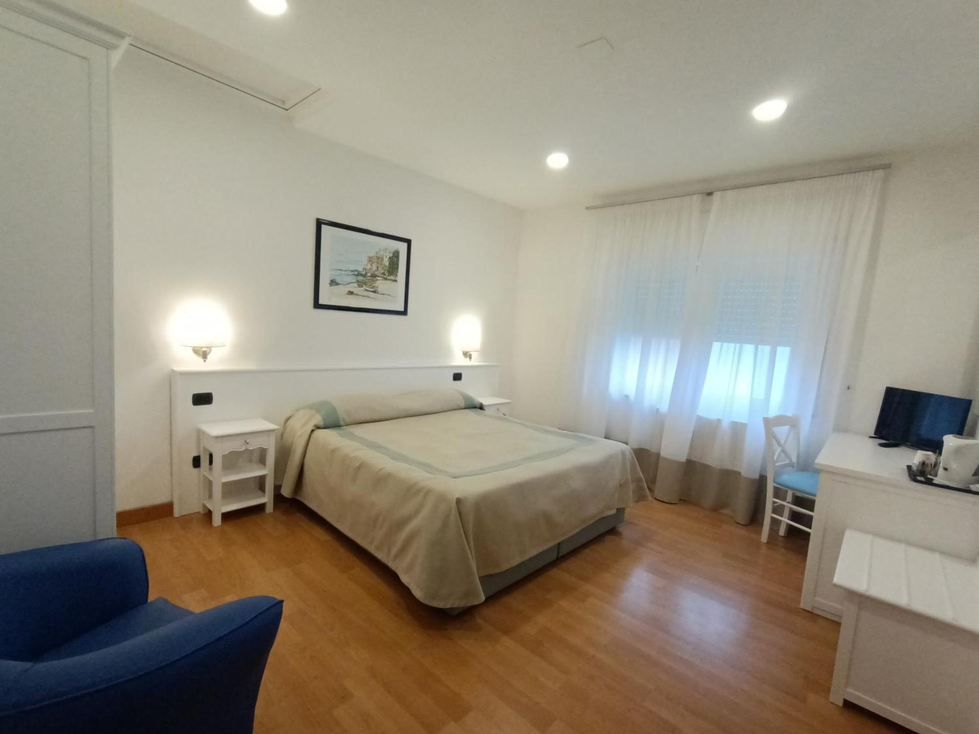 Double or Twin Room with Sea View