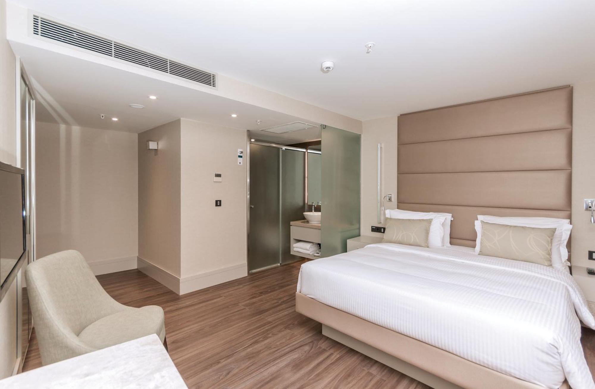Guest Room, 1 King,1643178982:JPEG