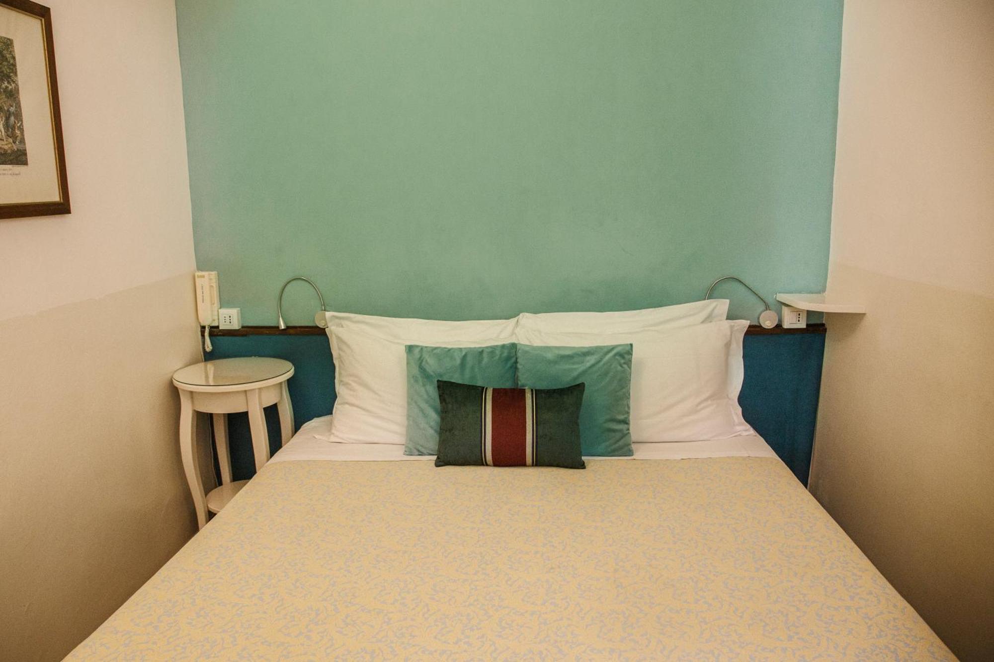 Tweepersoonskamer met Gedeelde Badkamer