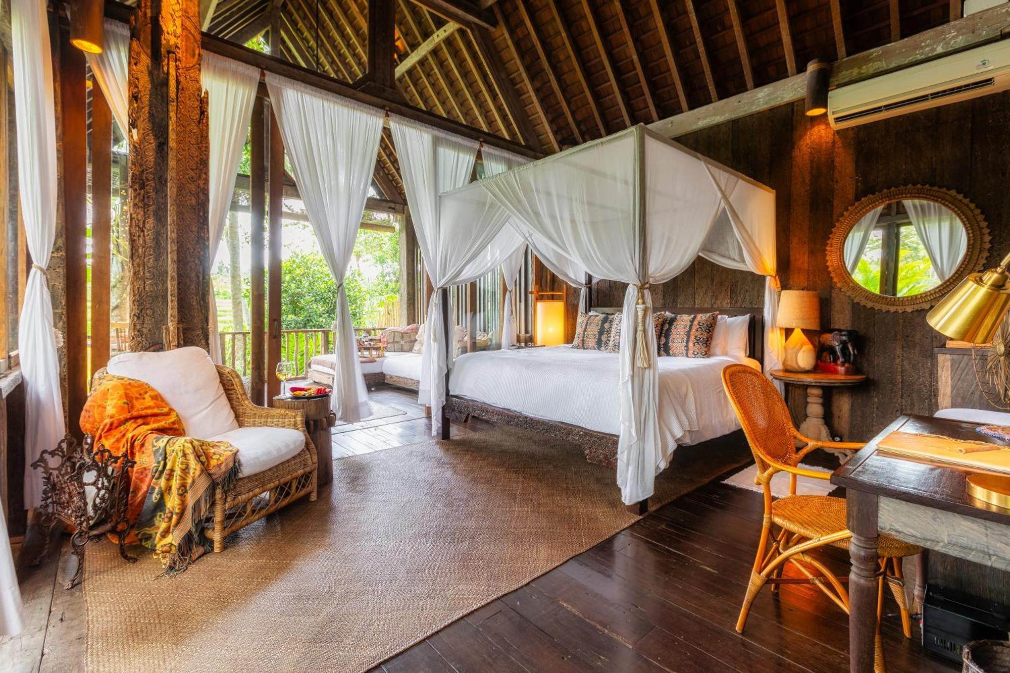 Longhouse Wooden Villa Bathtub Balcony,1533417934:JPEG