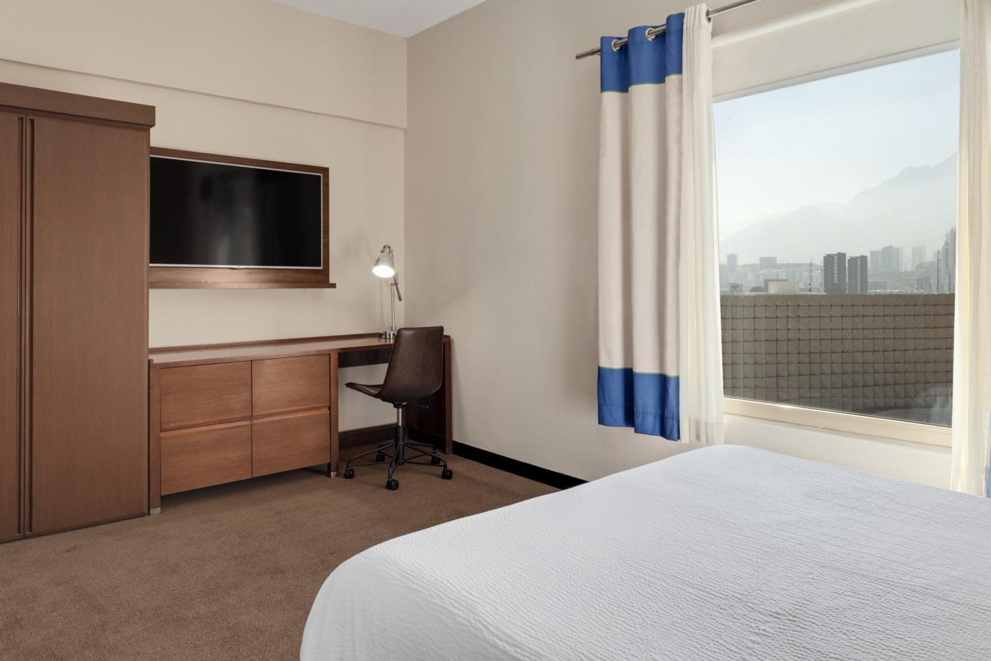 Deluxe Suite 1 Bedroom Executive Suite Away from elevator,1534132306:JPEG