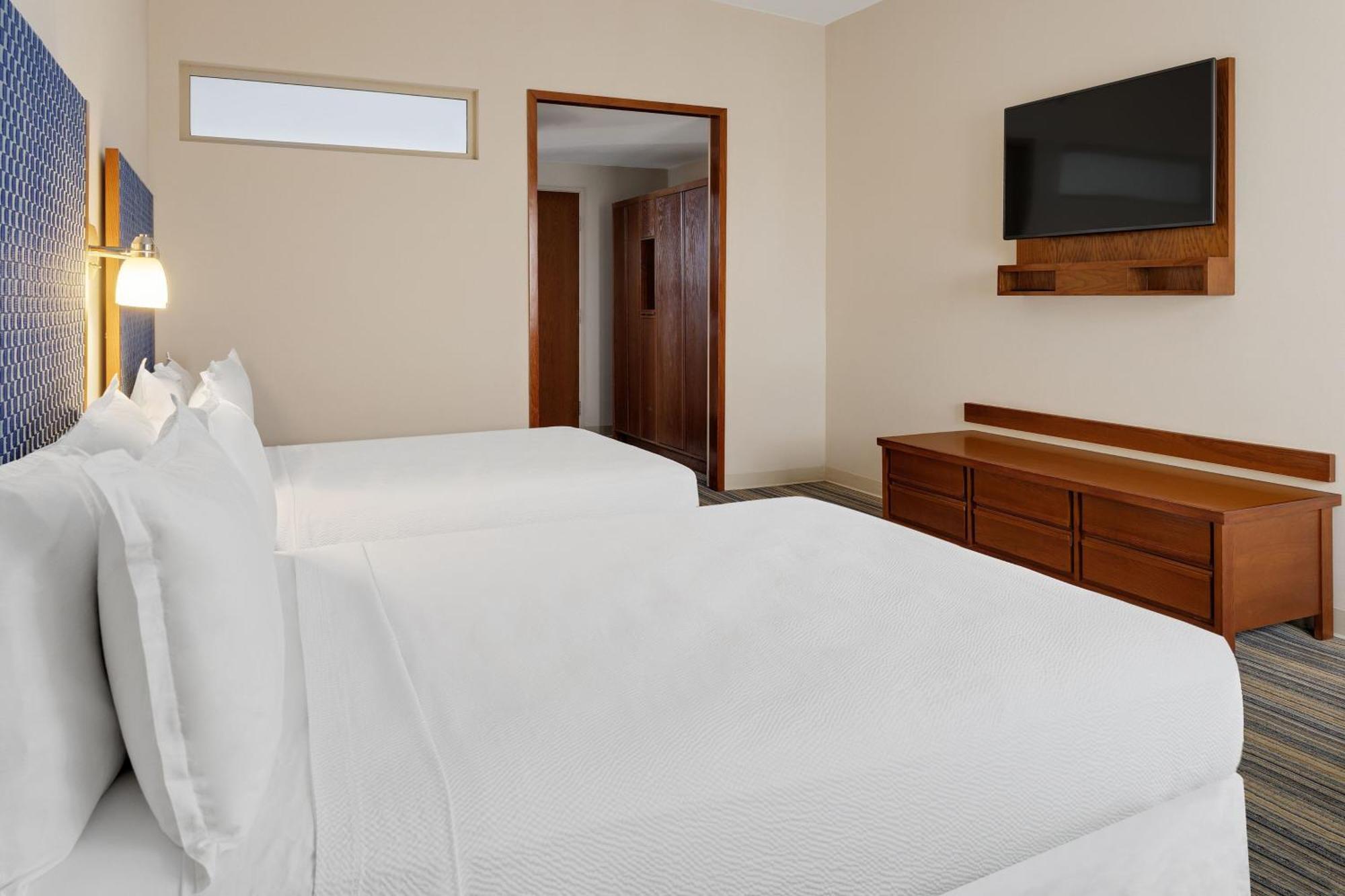 Deluxe Queen Room with Two Queen Beds