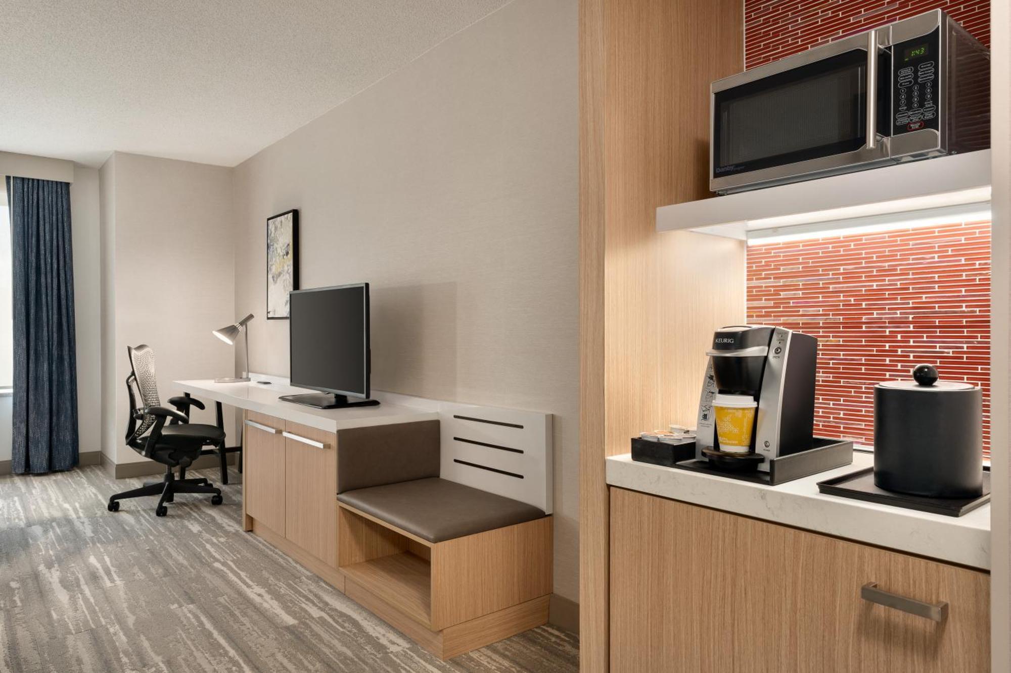 King Room with Bath Tub - Mobility Access