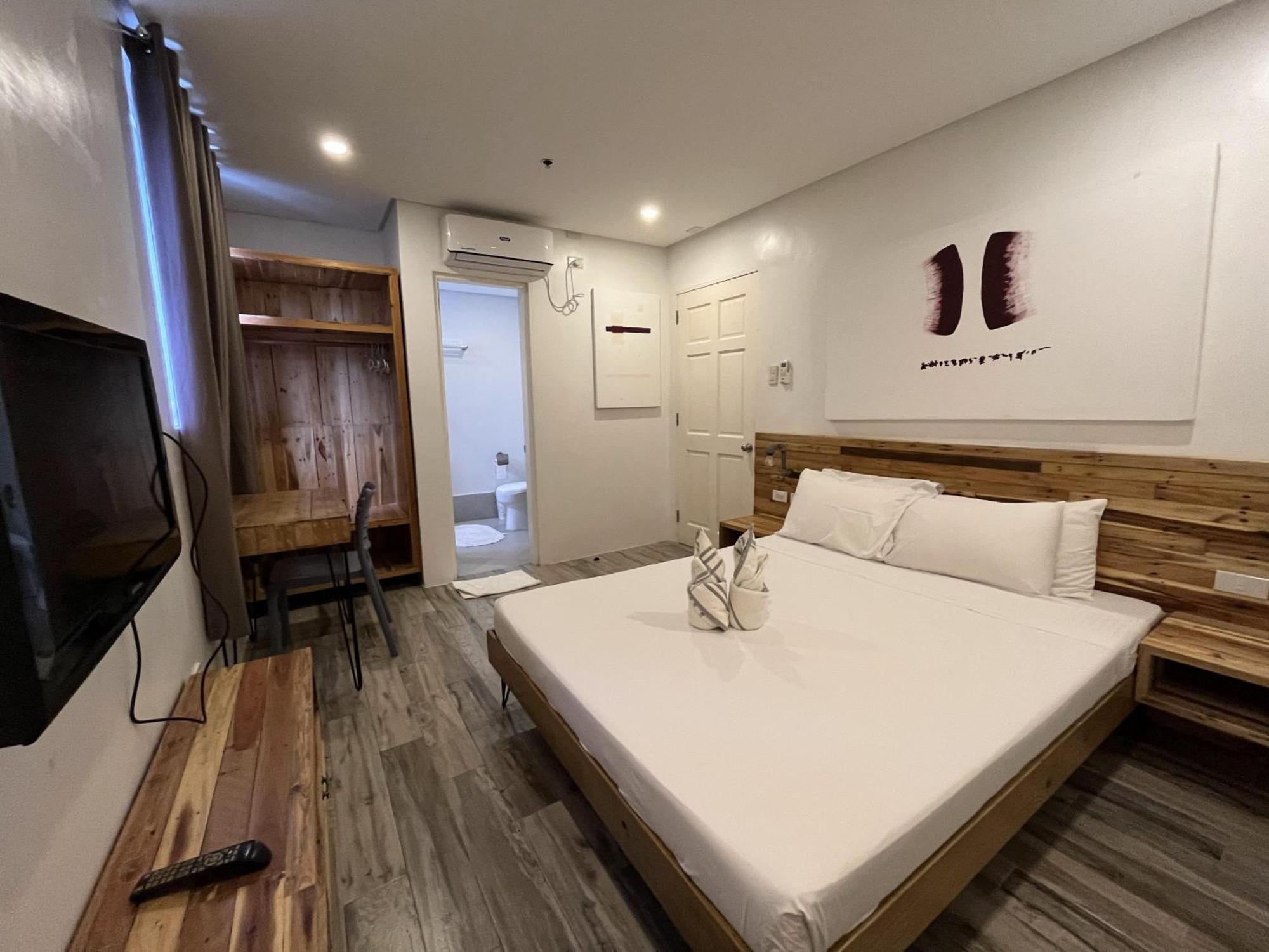 Deluxe Queen Room