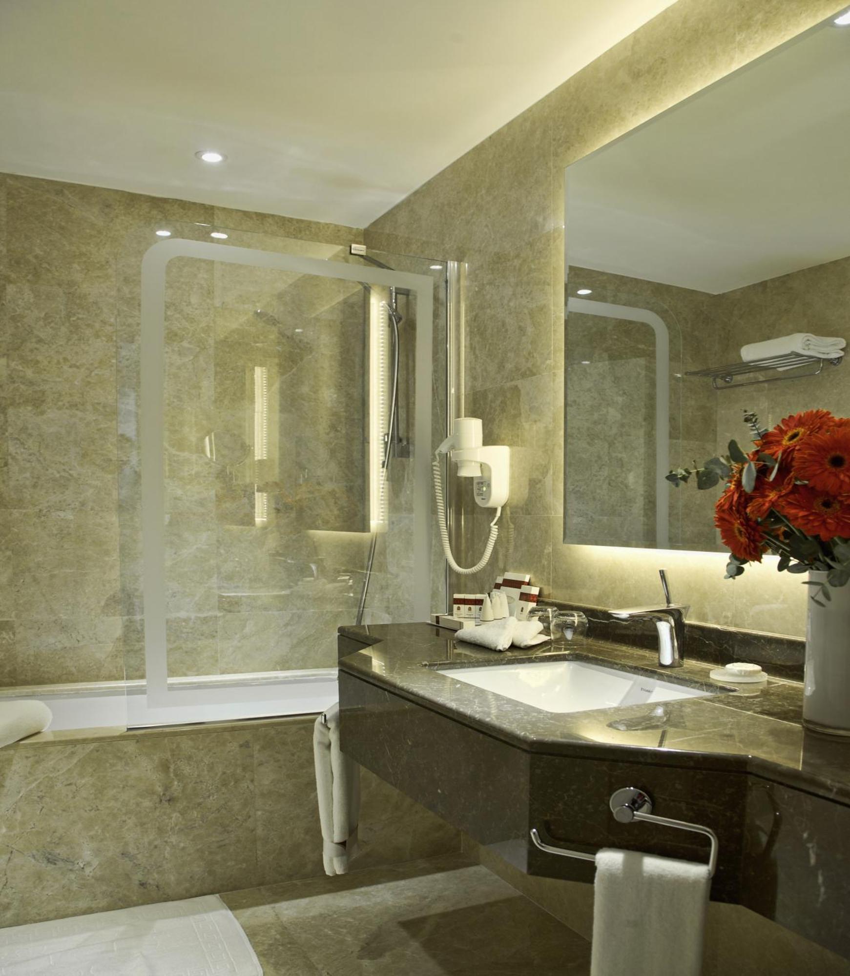Deluxe Suite,1534510768:JPEG