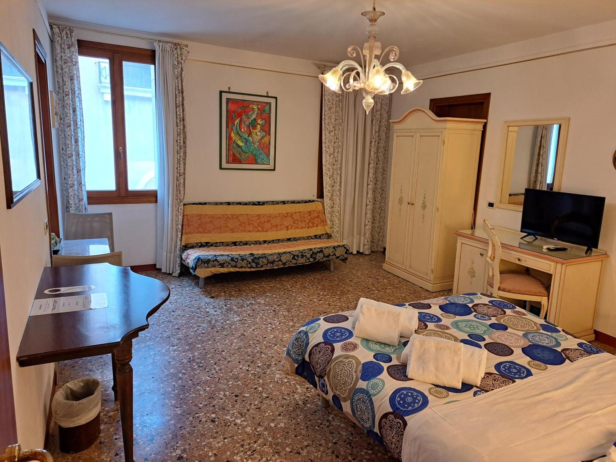 Double Room with Private External Bathroom,1588039866:JPEG