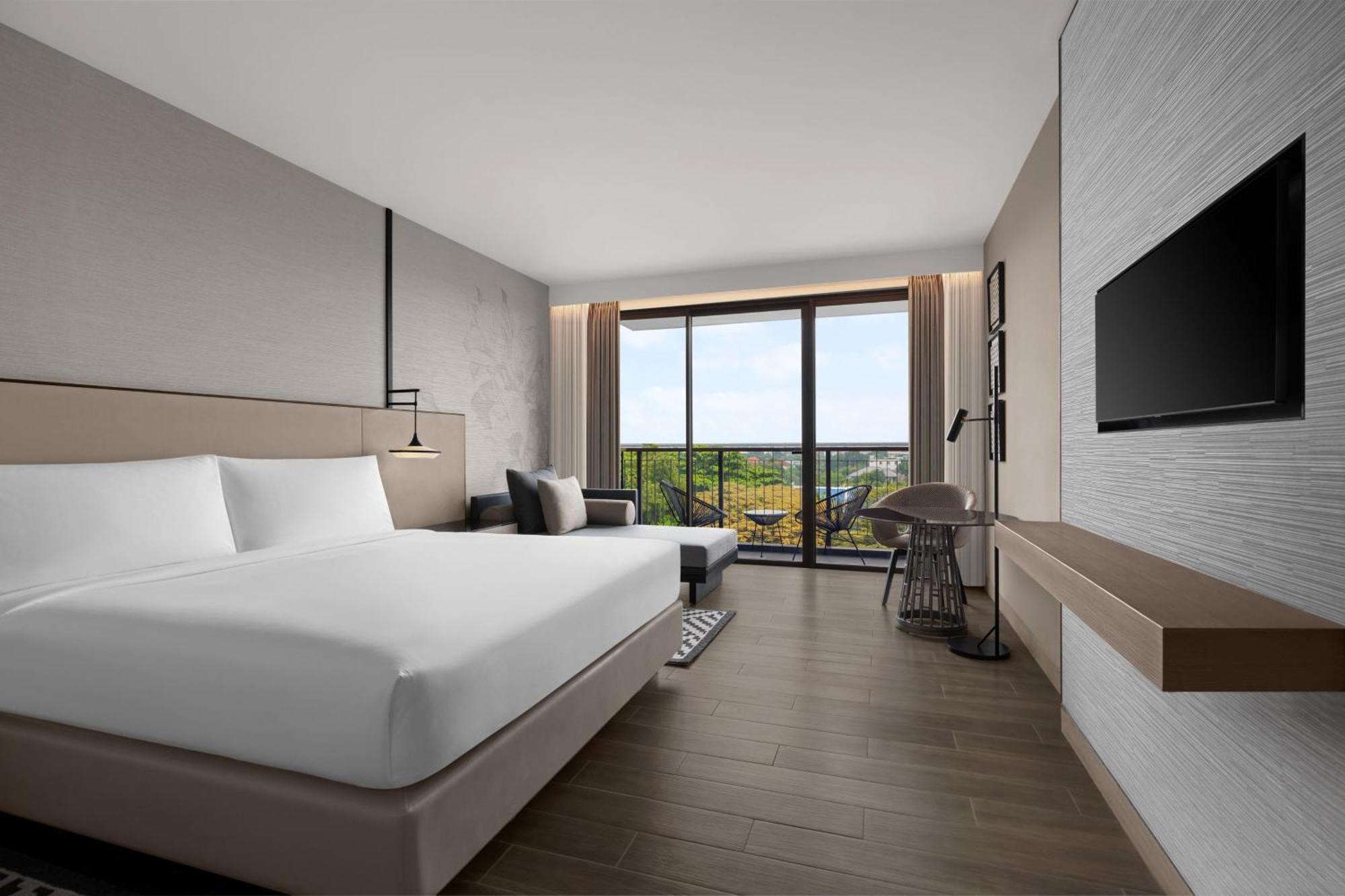 Habitación doble deluxe con cama grande y balcón