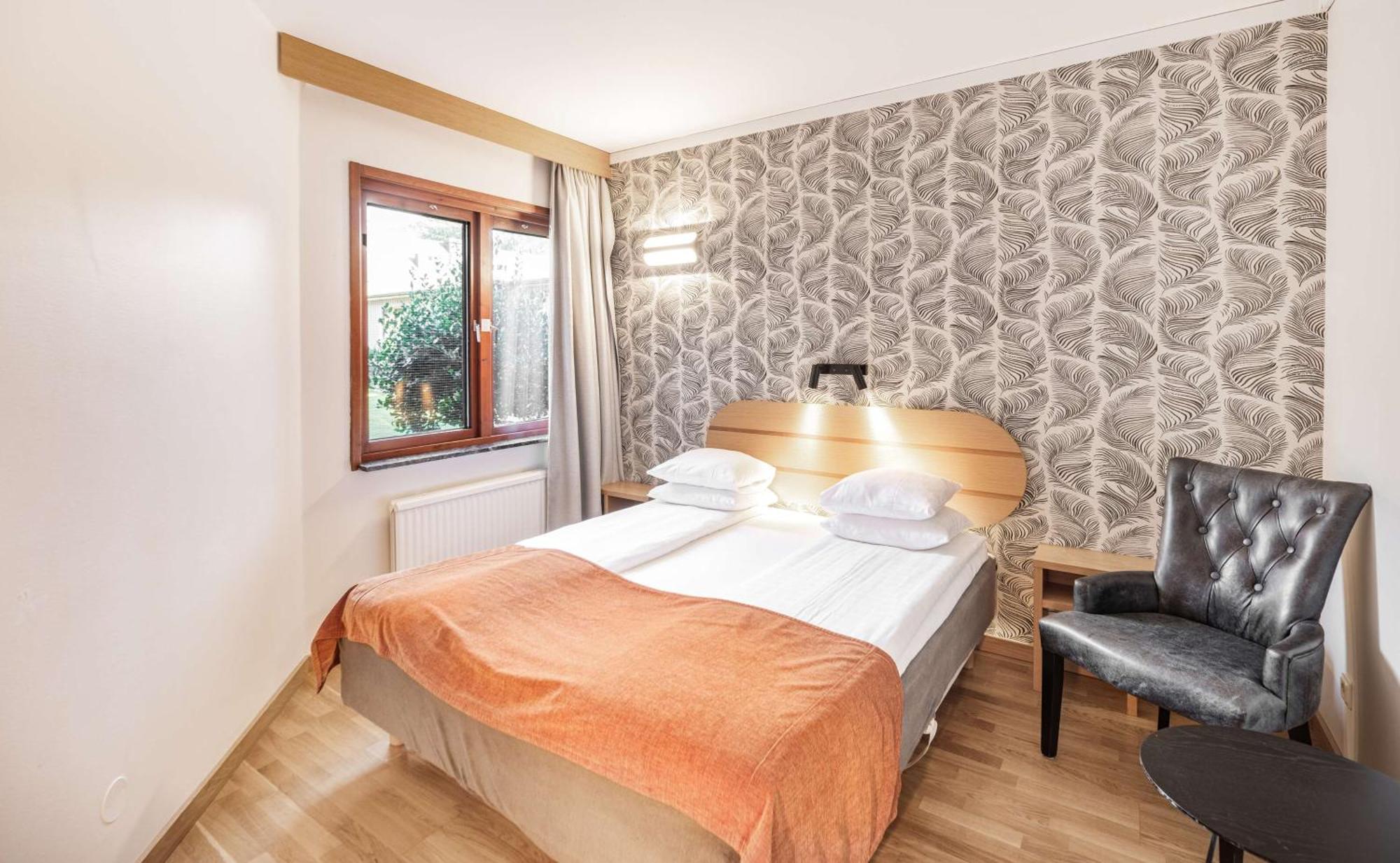 Standard Queen Room,1534992412:JPEG