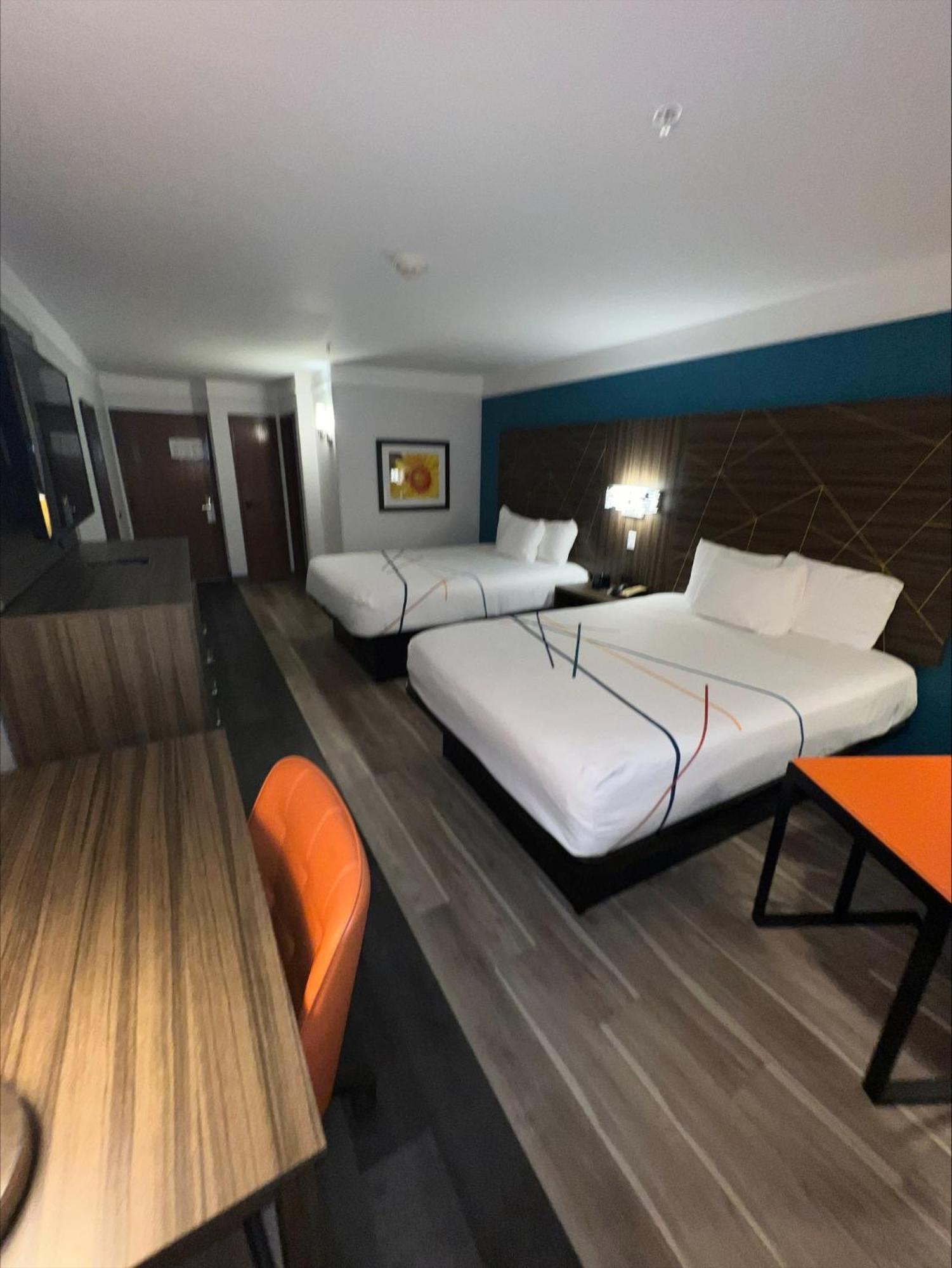 Deluxe Queen Room with Two Queen Beds - Non-Smoking