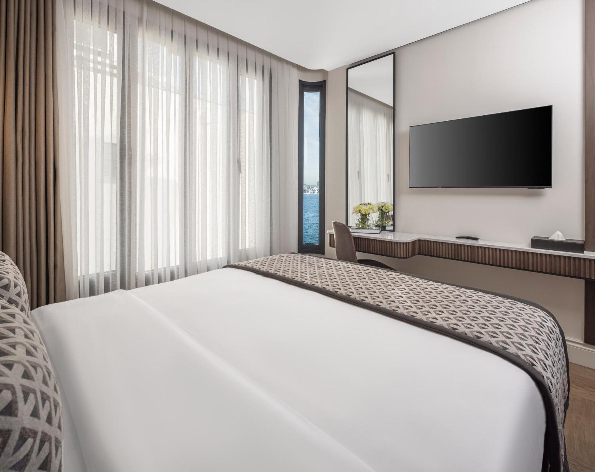 Deluxe Double Room with Side Sea View,1535096071:JPEG