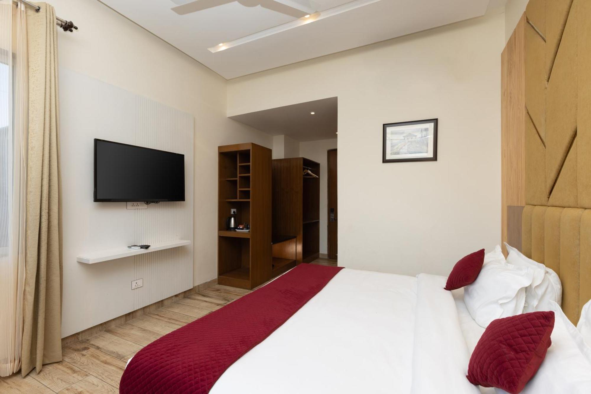Queen Room with Balcony