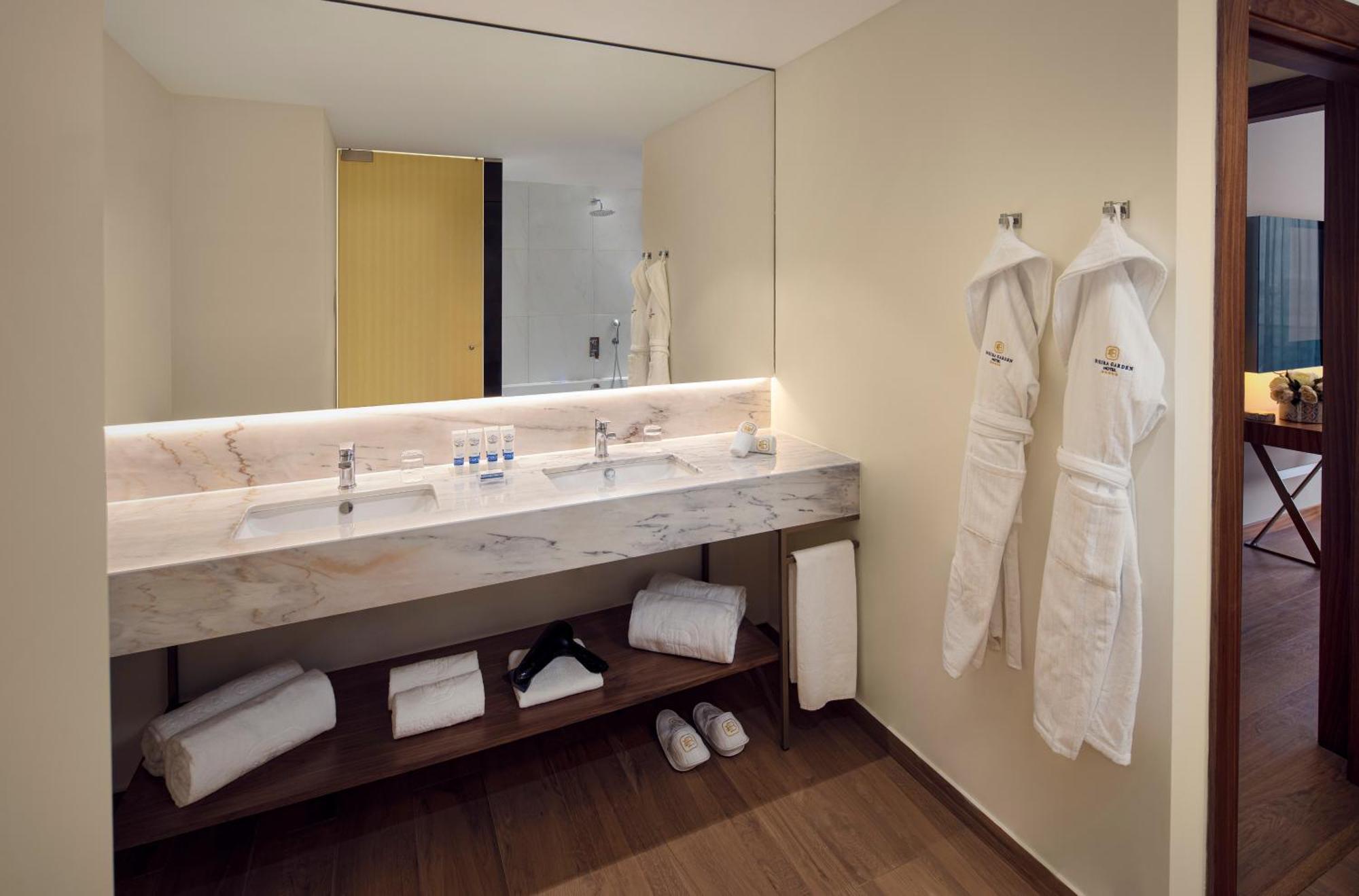 Suite mit 1 Schlafzimmer mit Kingsize-Bett und Balkon