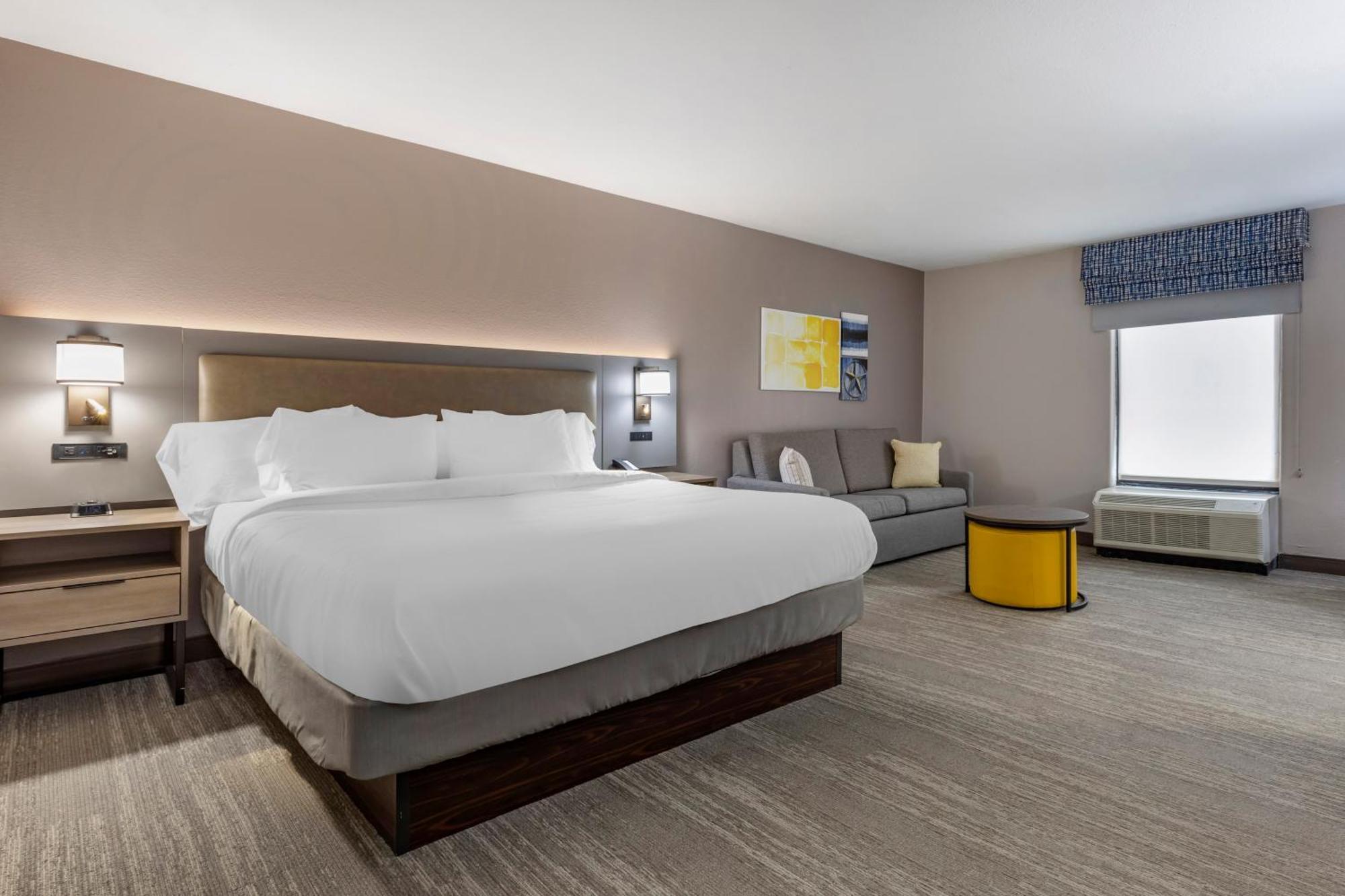 King Suite with Whirlpool - Non-smoking