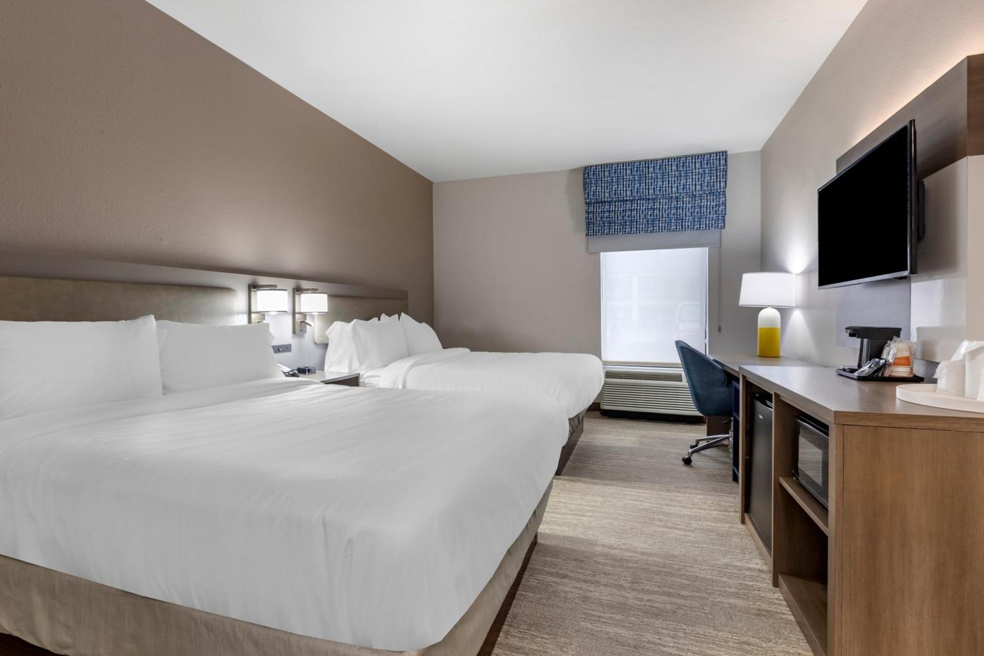 Quadruple Room with Two Queen Beds and Roll-In Shower - Disability Access/Non Smoking/Interior Hall