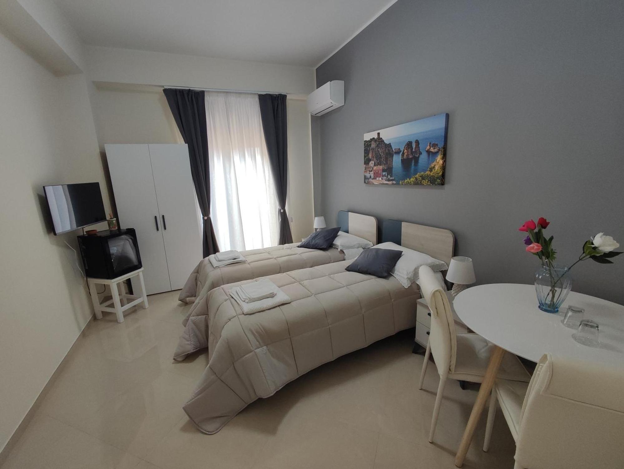 Double or Twin Room Private External Bathroom,1535426680:JPEG