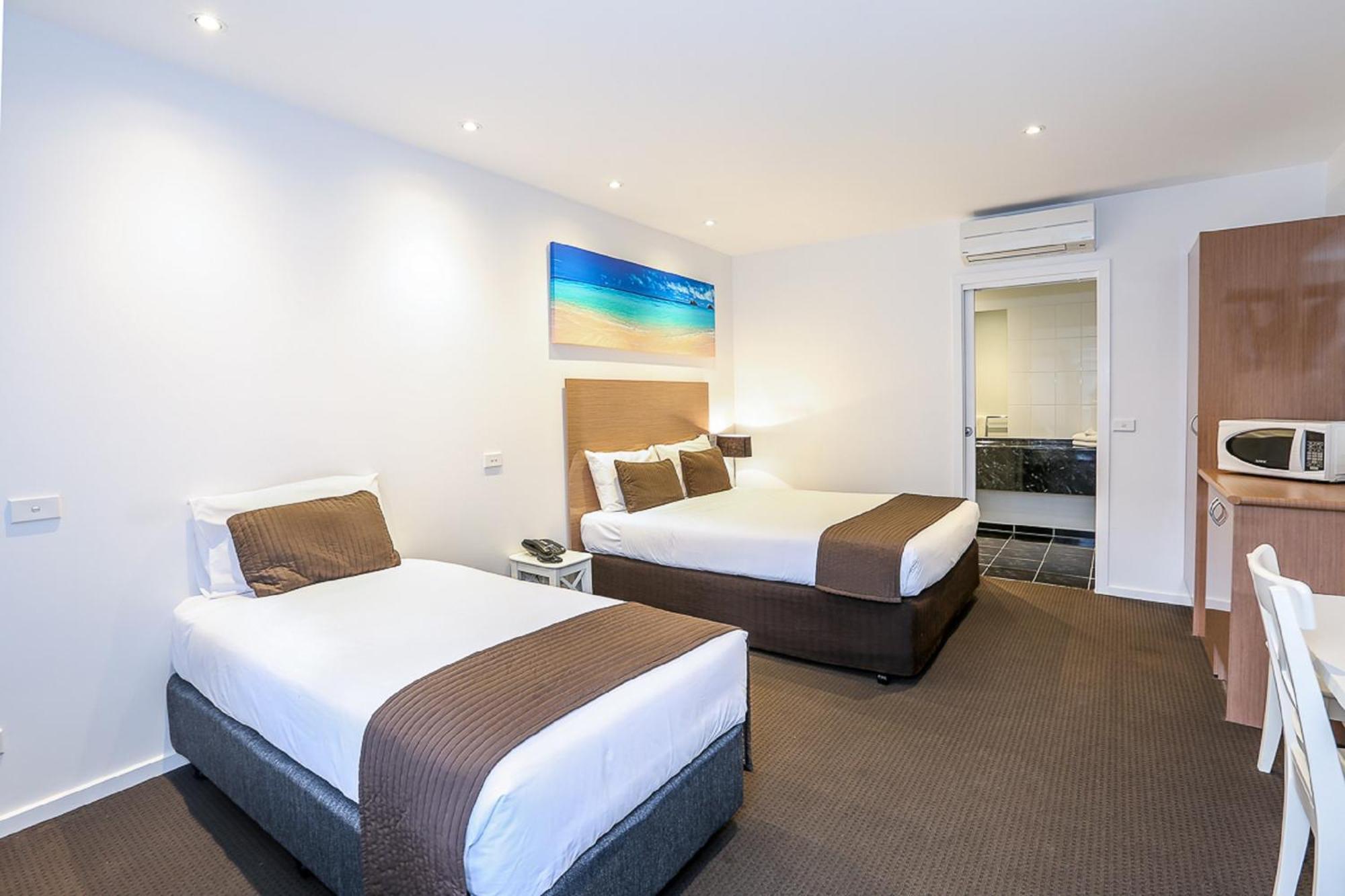 Deluxe Queen/Twin Room