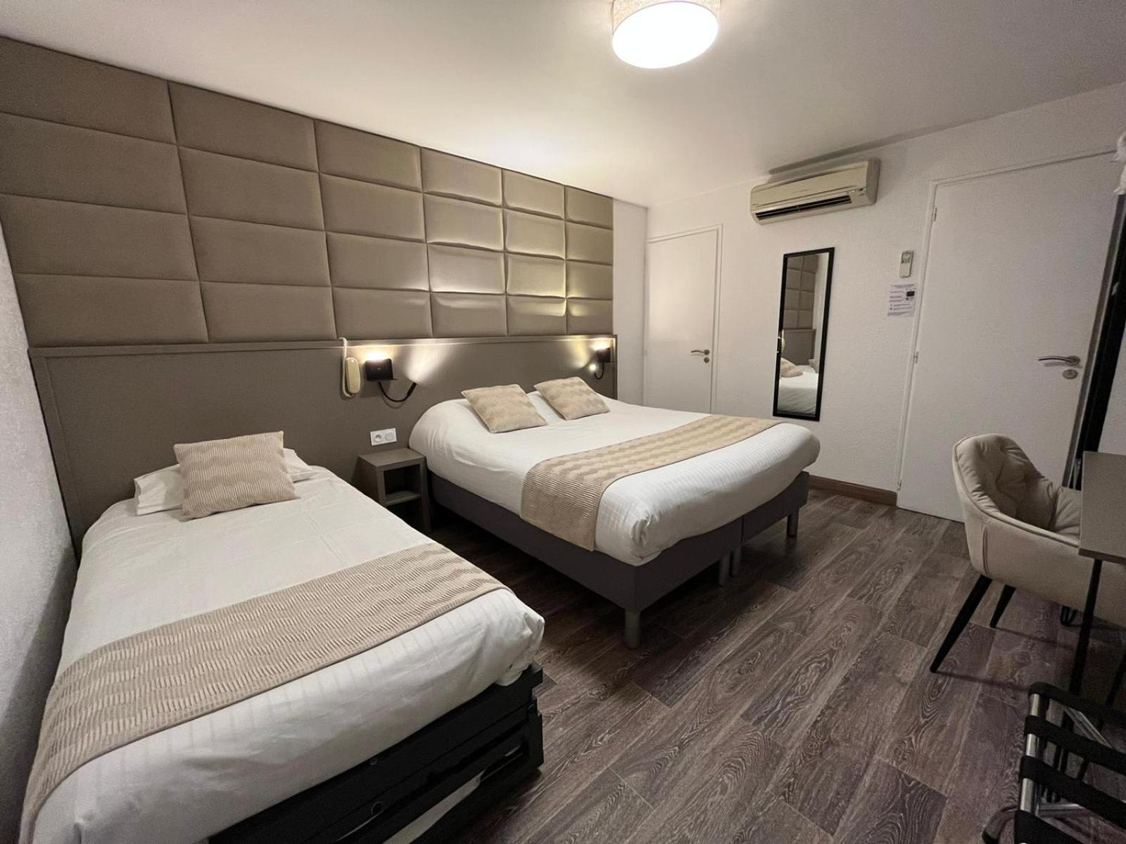 Chambre Quadruple avec 1 Lit Double et 2 Lits Simples
