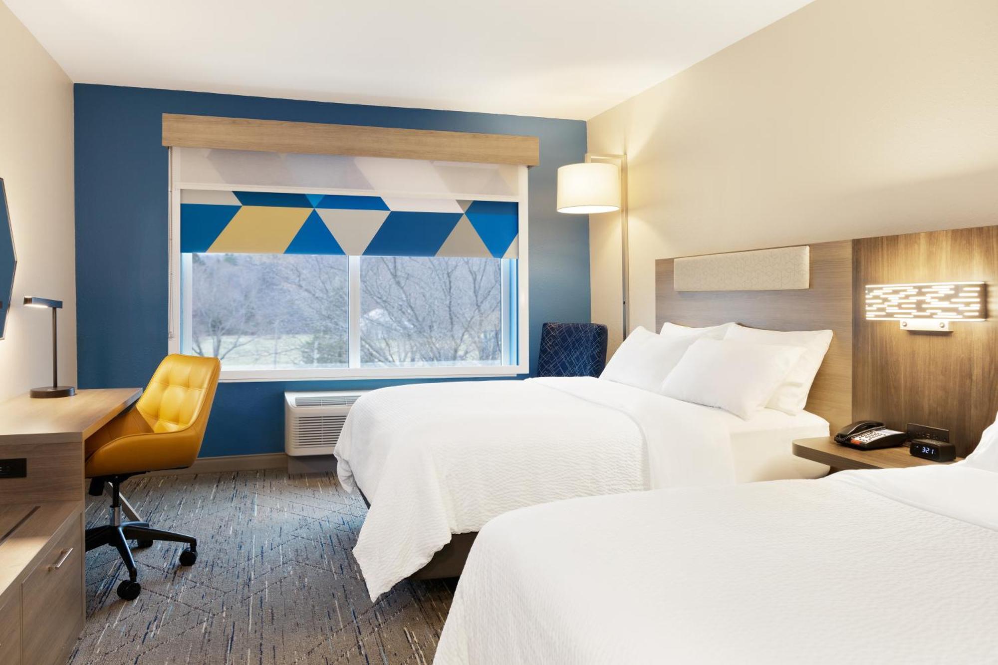 Queen Suite with Two Queen Beds