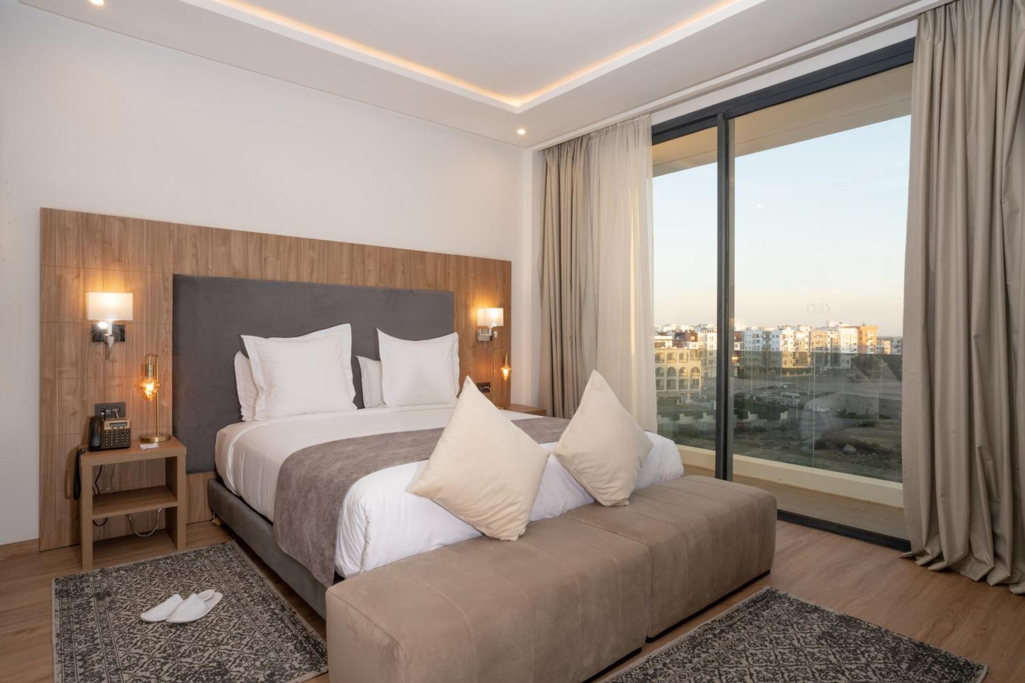 Executive Suite,1535972920:JPEG