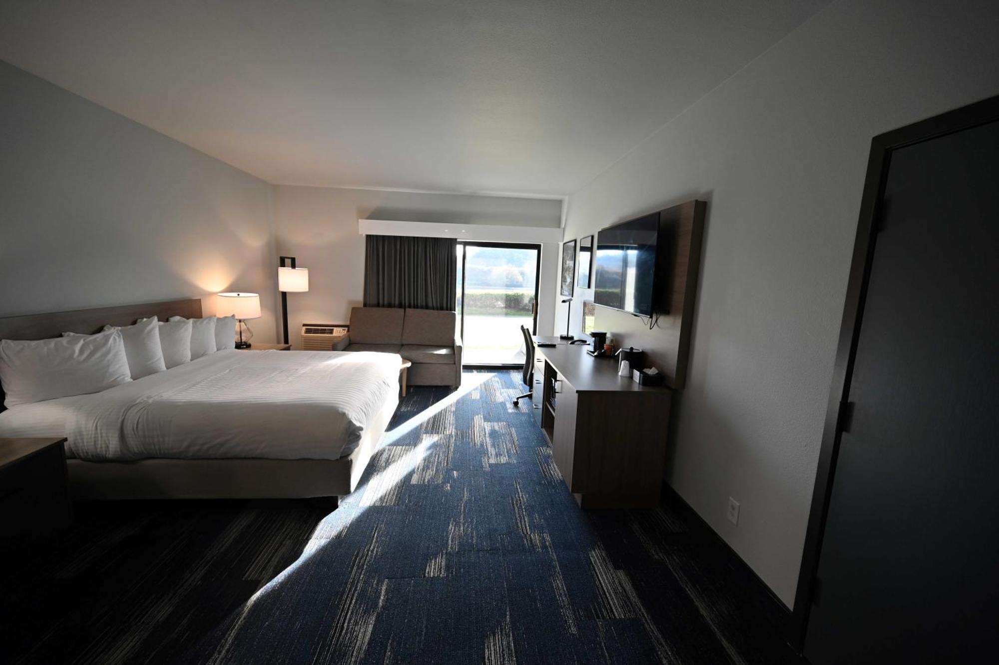 King Room with Waterview - Non Smoking