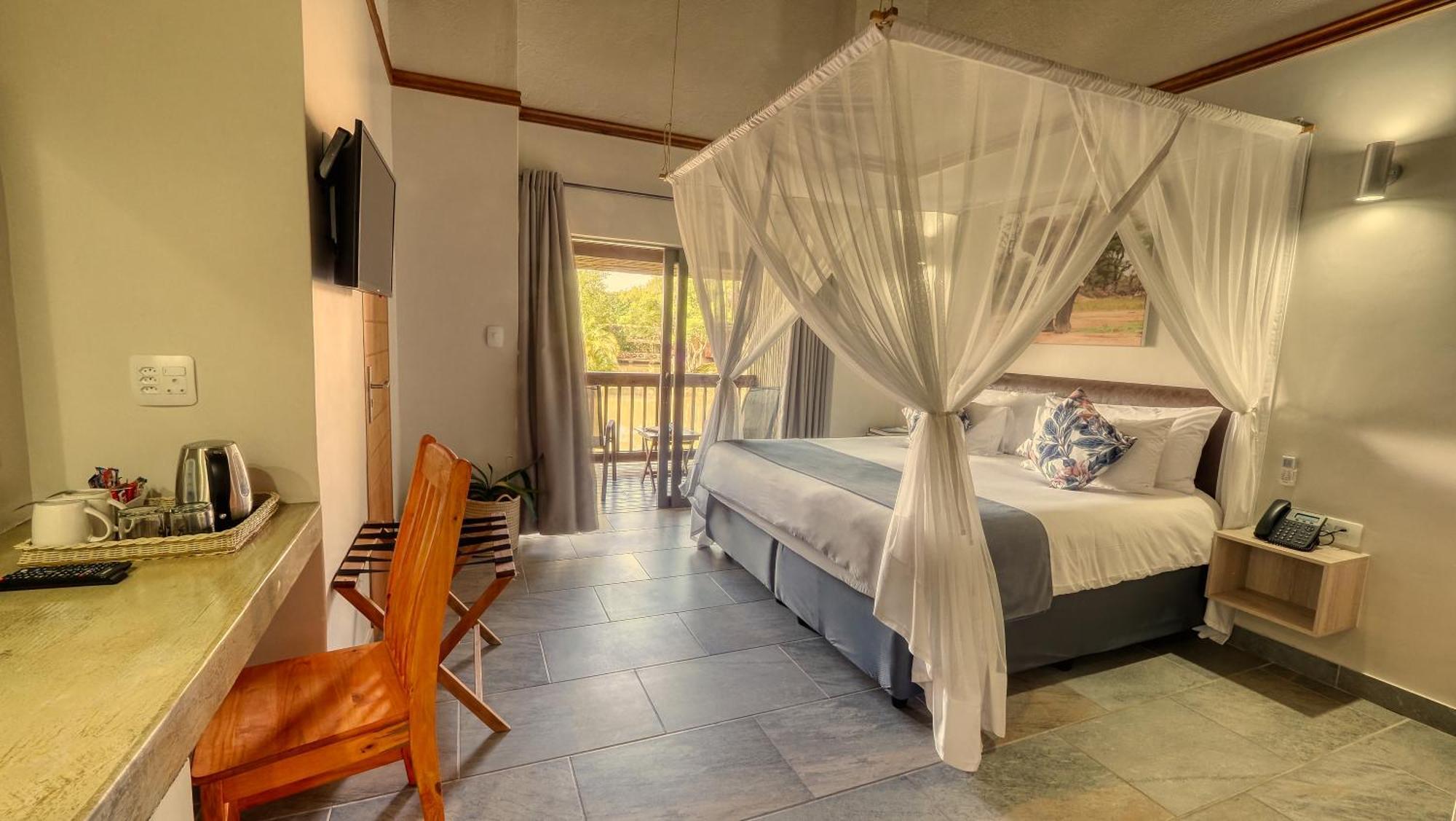 Deluxe Double or Twin Room with Lake View