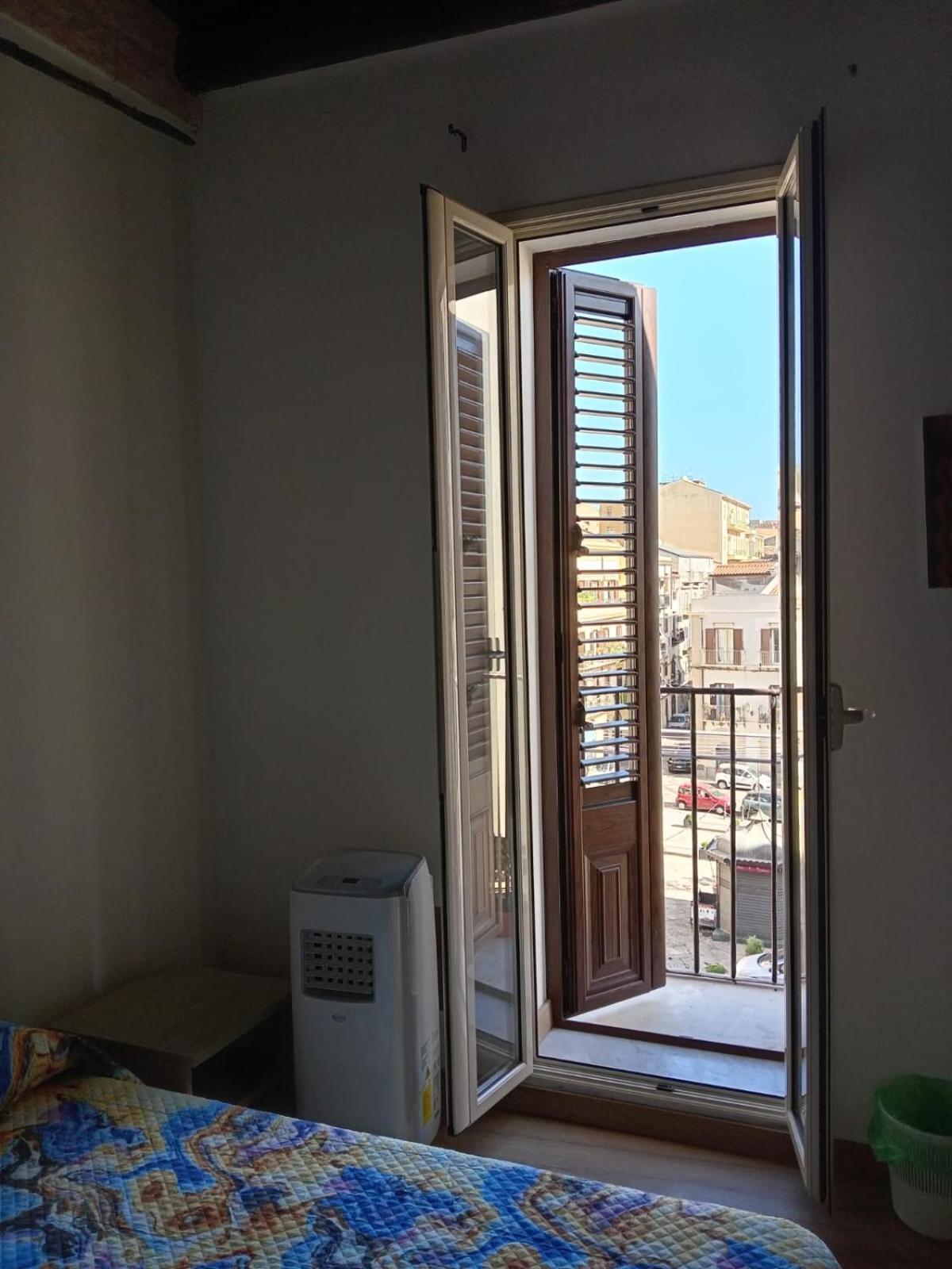 Tweepersoonskamer met een Eigen Externe Badkamer