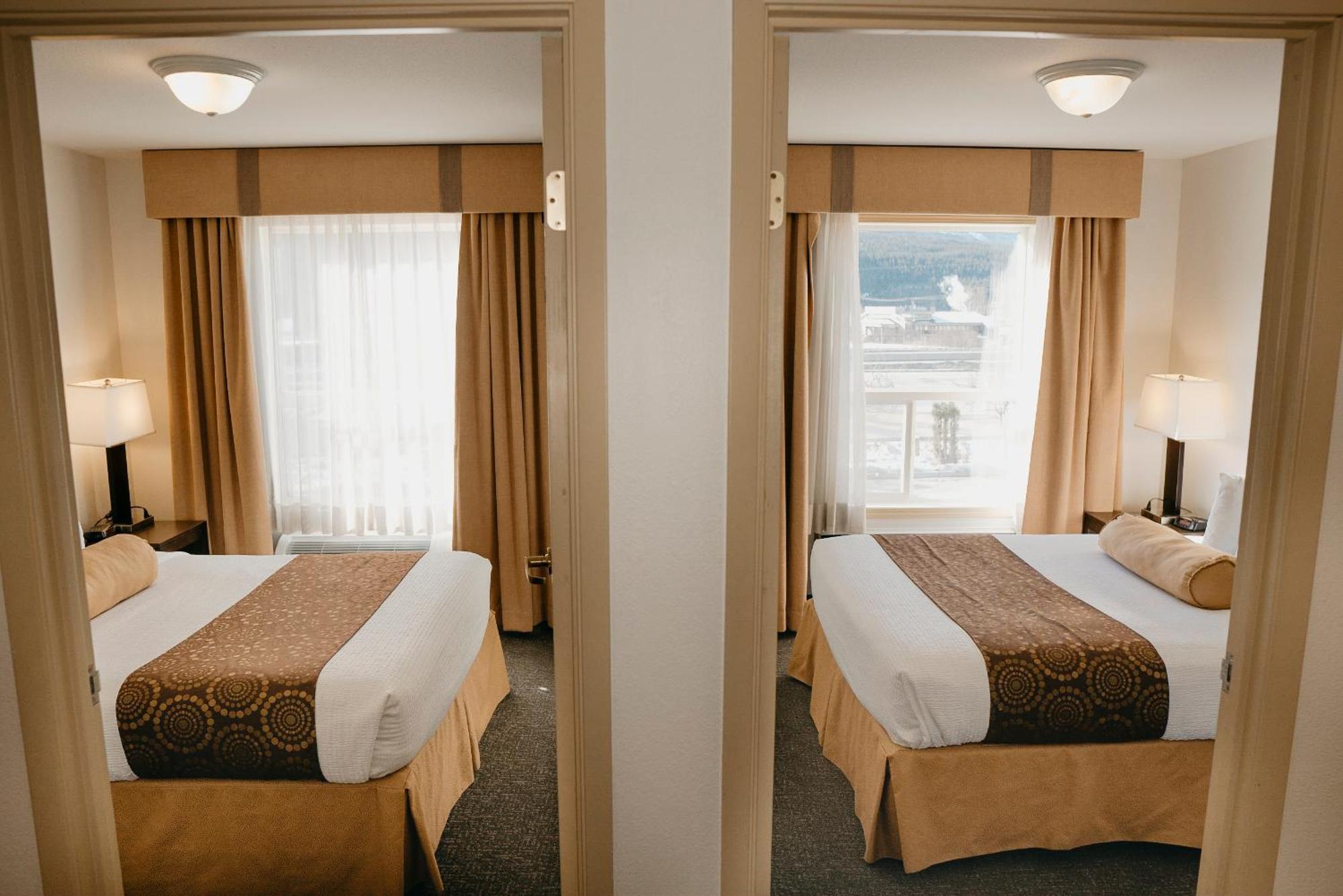 Two-Bedroom Suite with Two Queen Beds - Non-Smoking