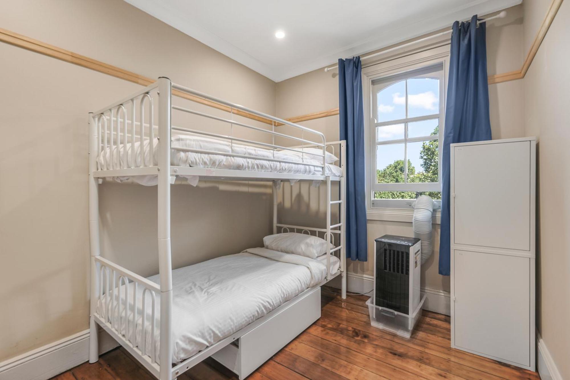Private Room for 2 Guests (Shared Bathroom)
