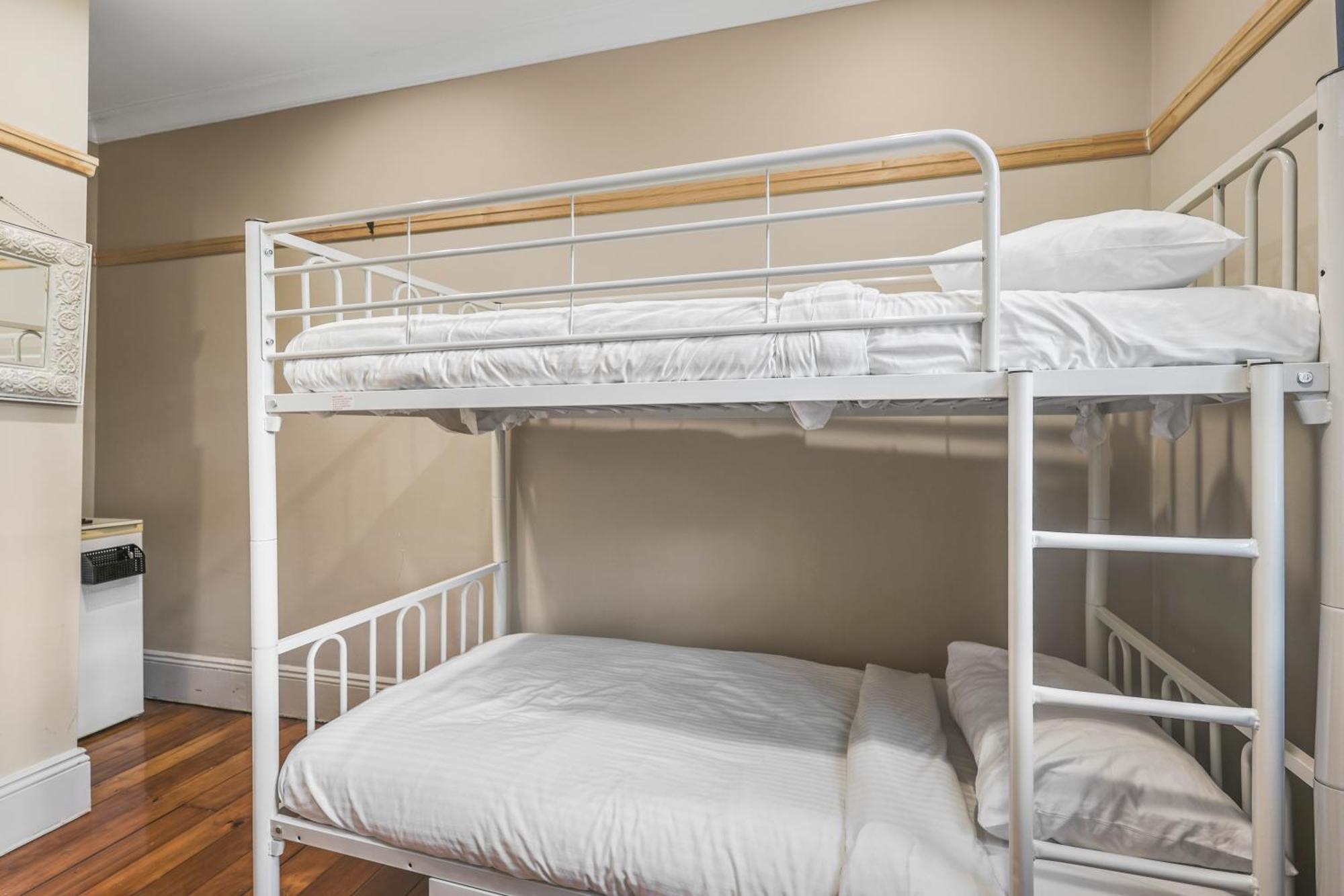 Mixed 2 Beds with Shared Bathroom