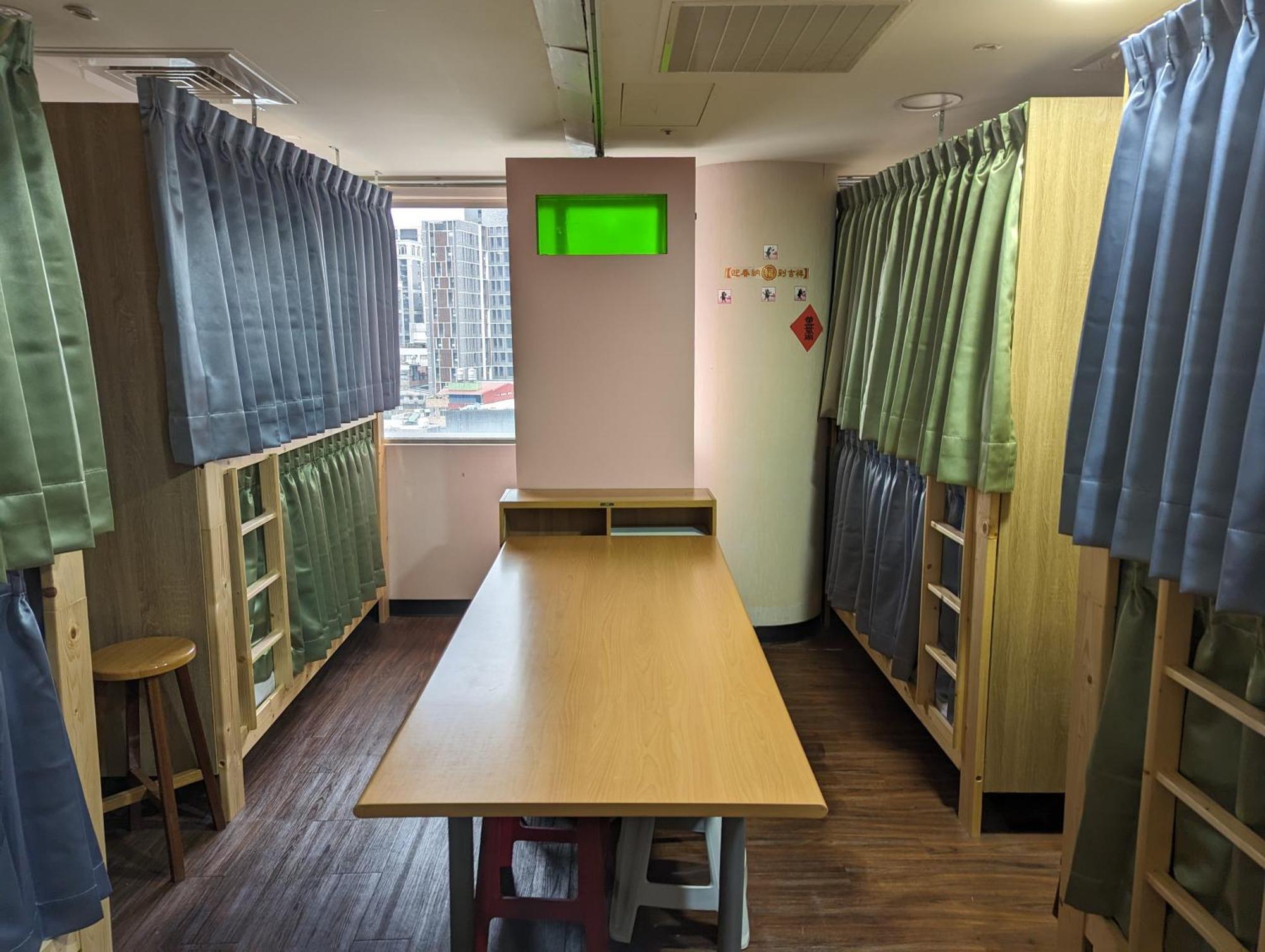 8-Bed Male Dormitory Room,1029308356:JPEG