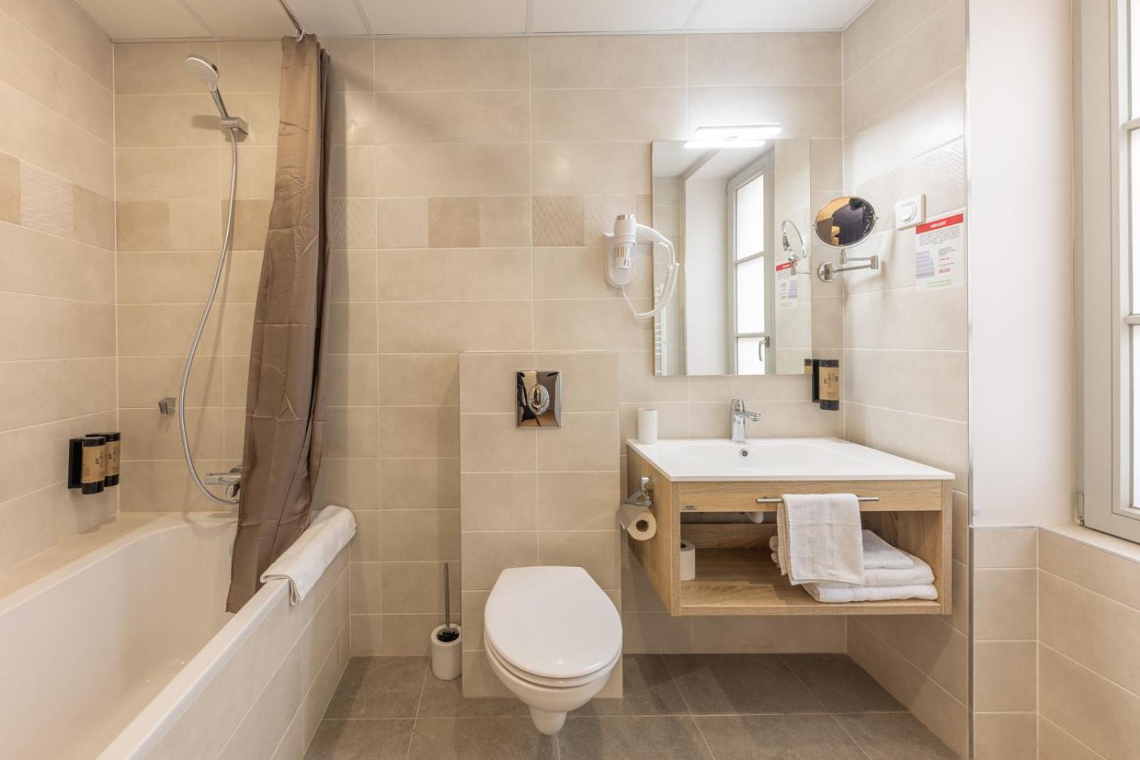 Deluxe Double Room Bath
