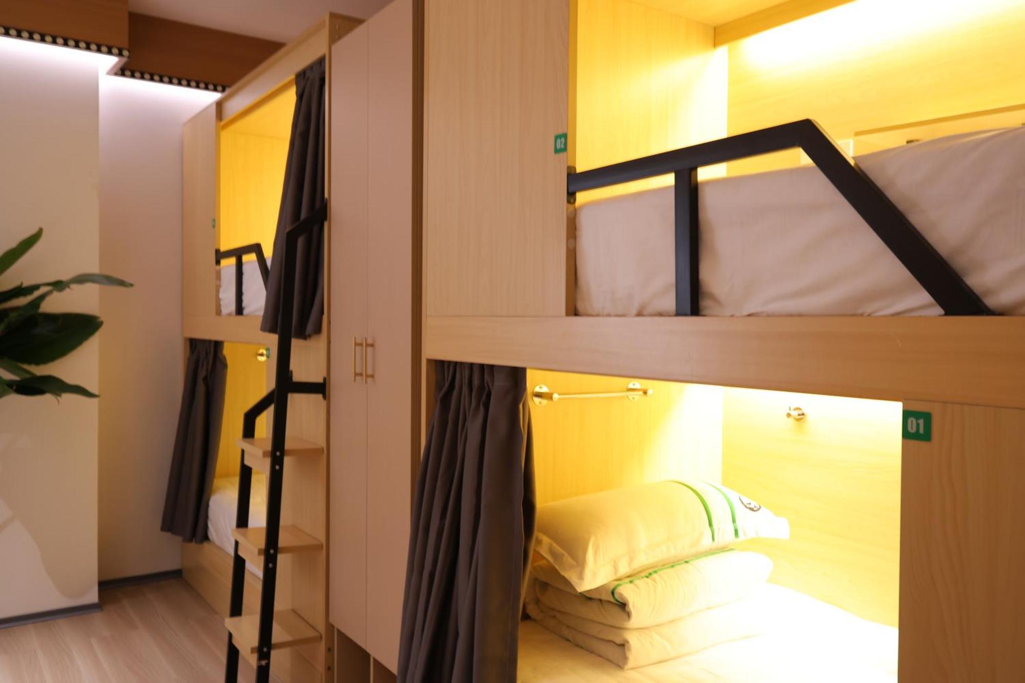 Bed 4-Bed Female Dormitory Room,1536914686:JPEG