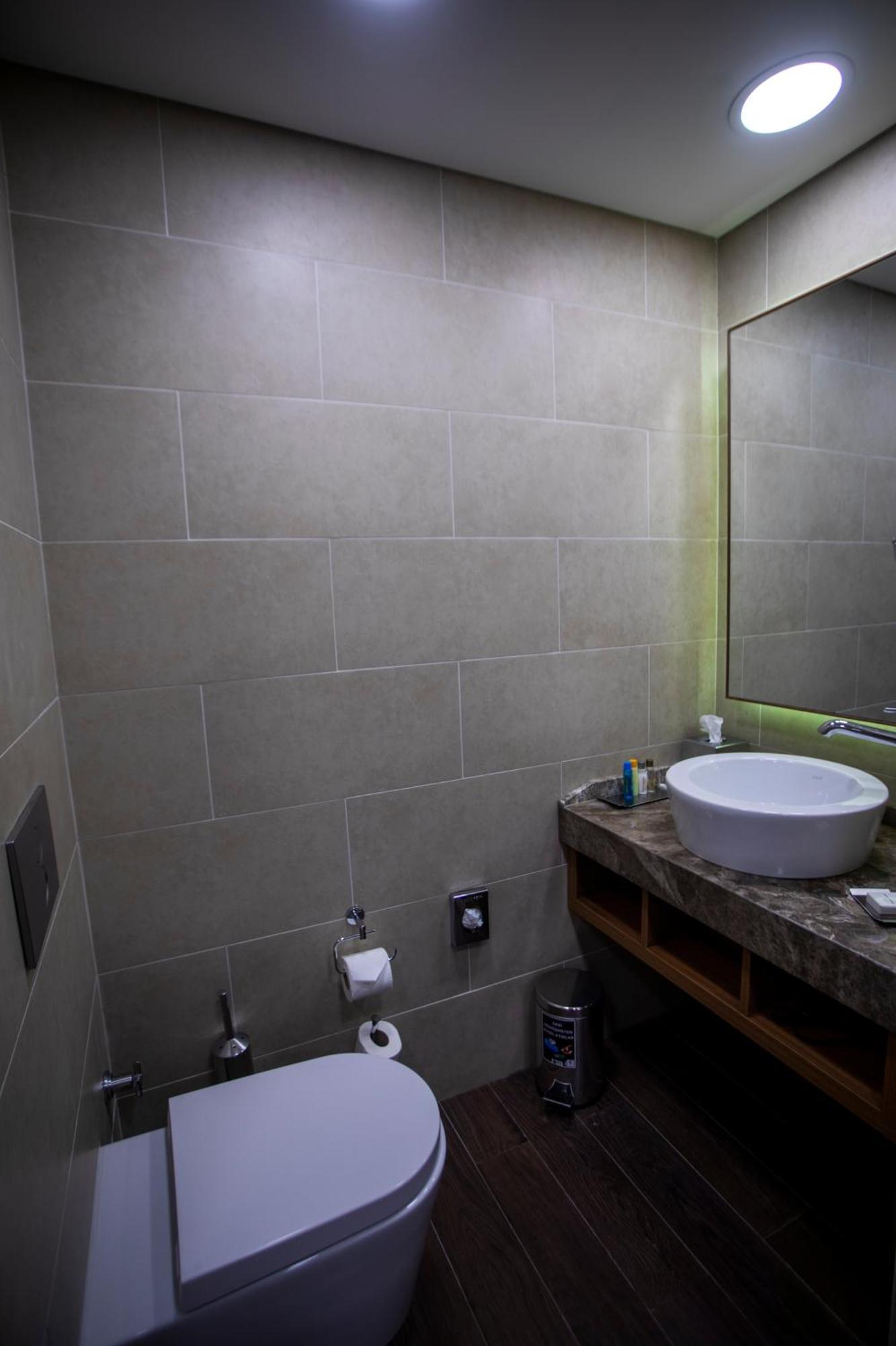 King Guest Room,1537826176:JPEG