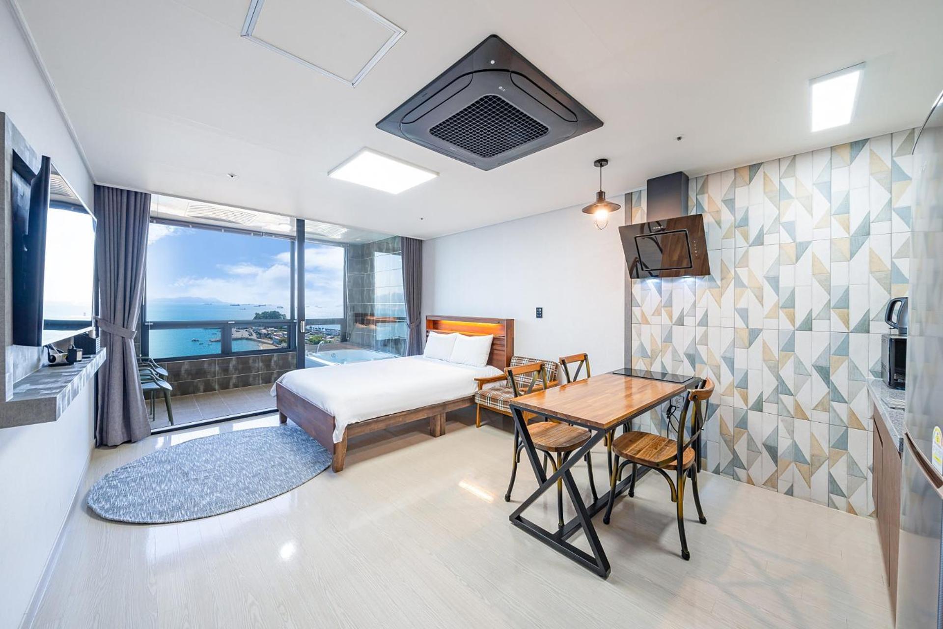 Deluxe Double Room with Sea View 3FL