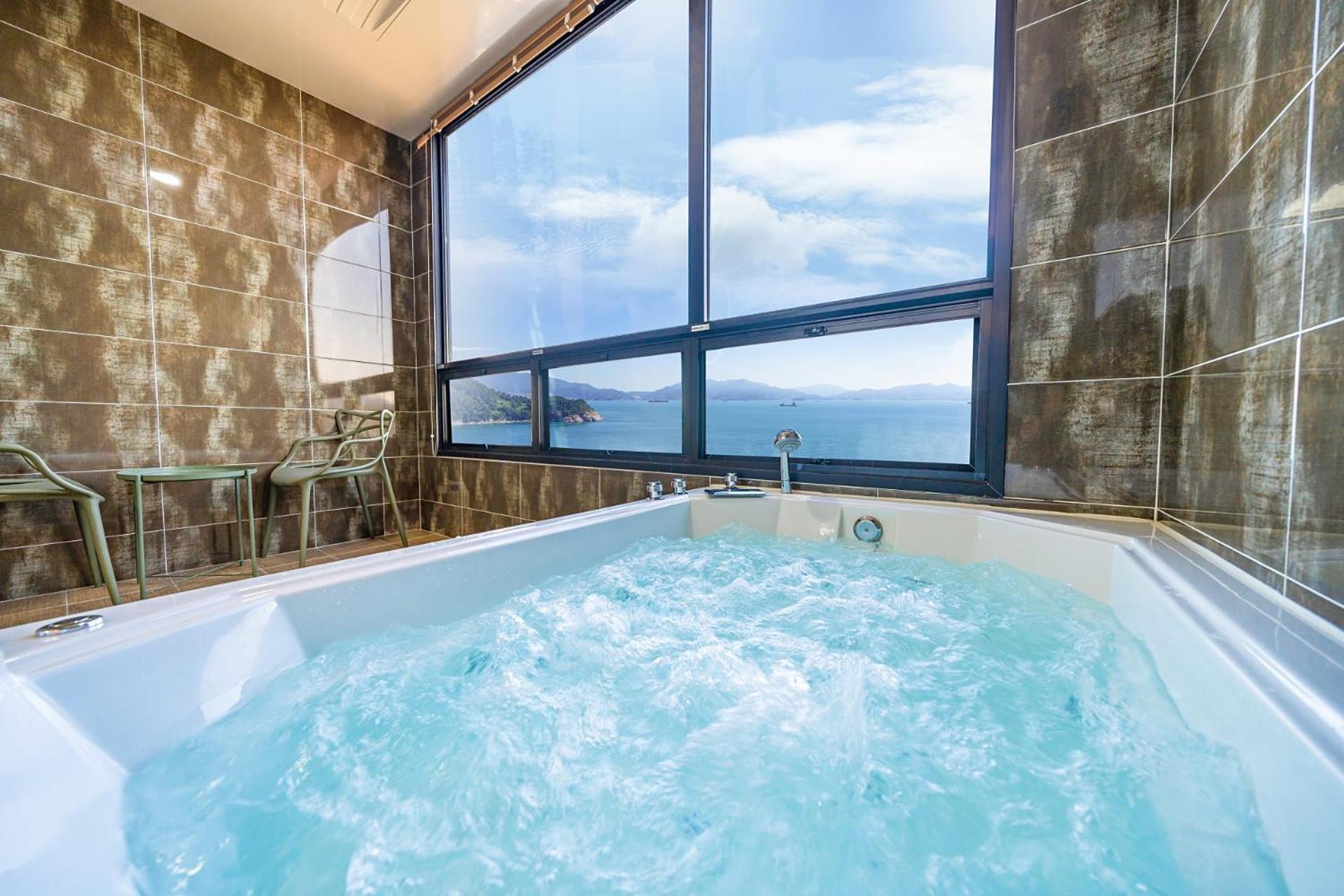 Deluxe Double Room with Sea View 5FL