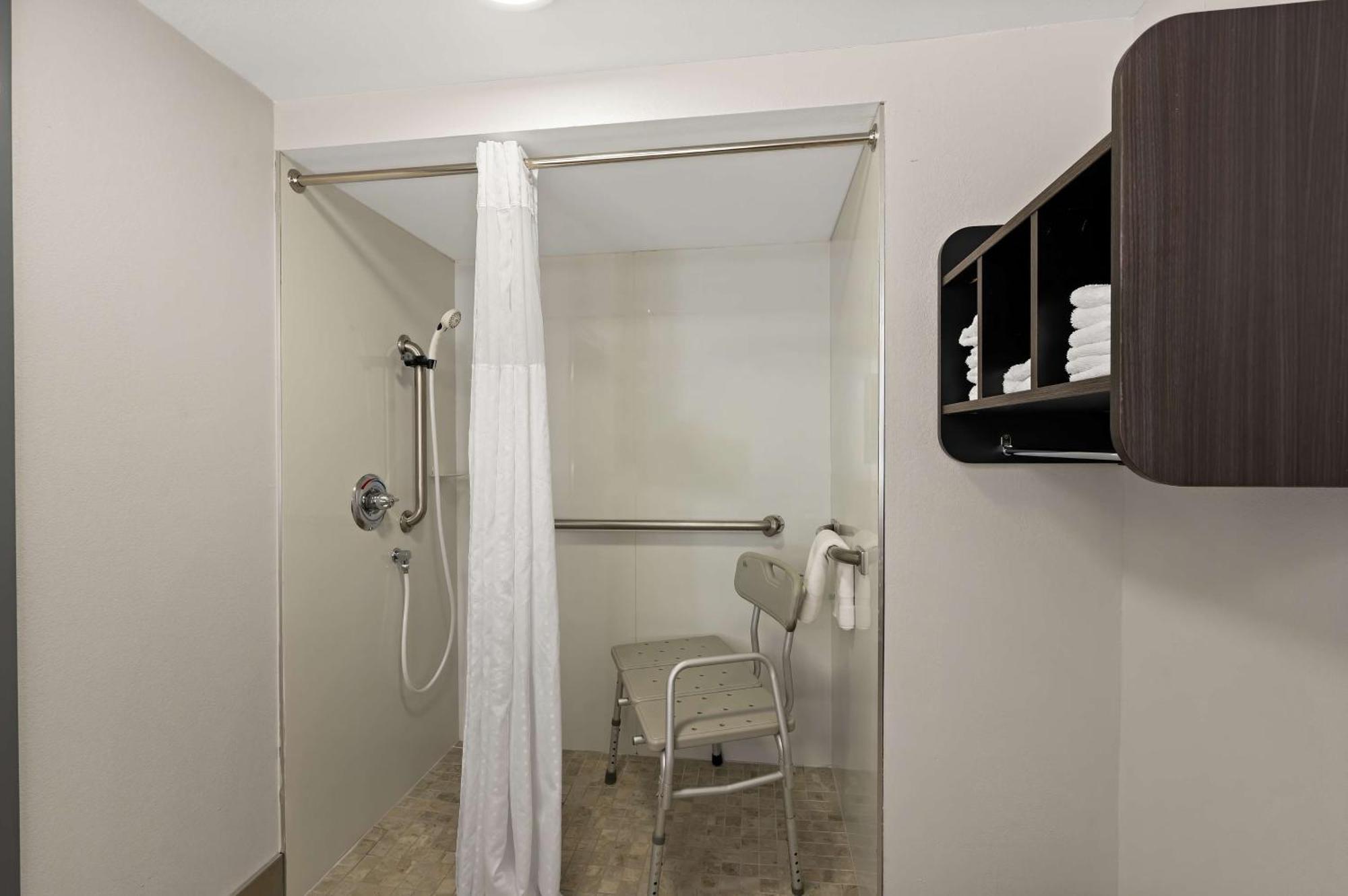 King Room with Roll-In Shower - Mobility Accessible