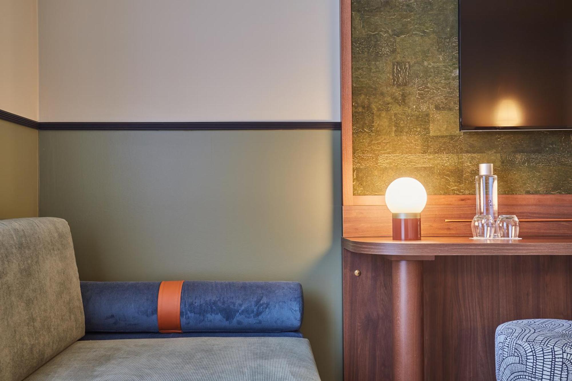 Standaard Kamer met Queensize Bed en Eenpersoonsslaapbank