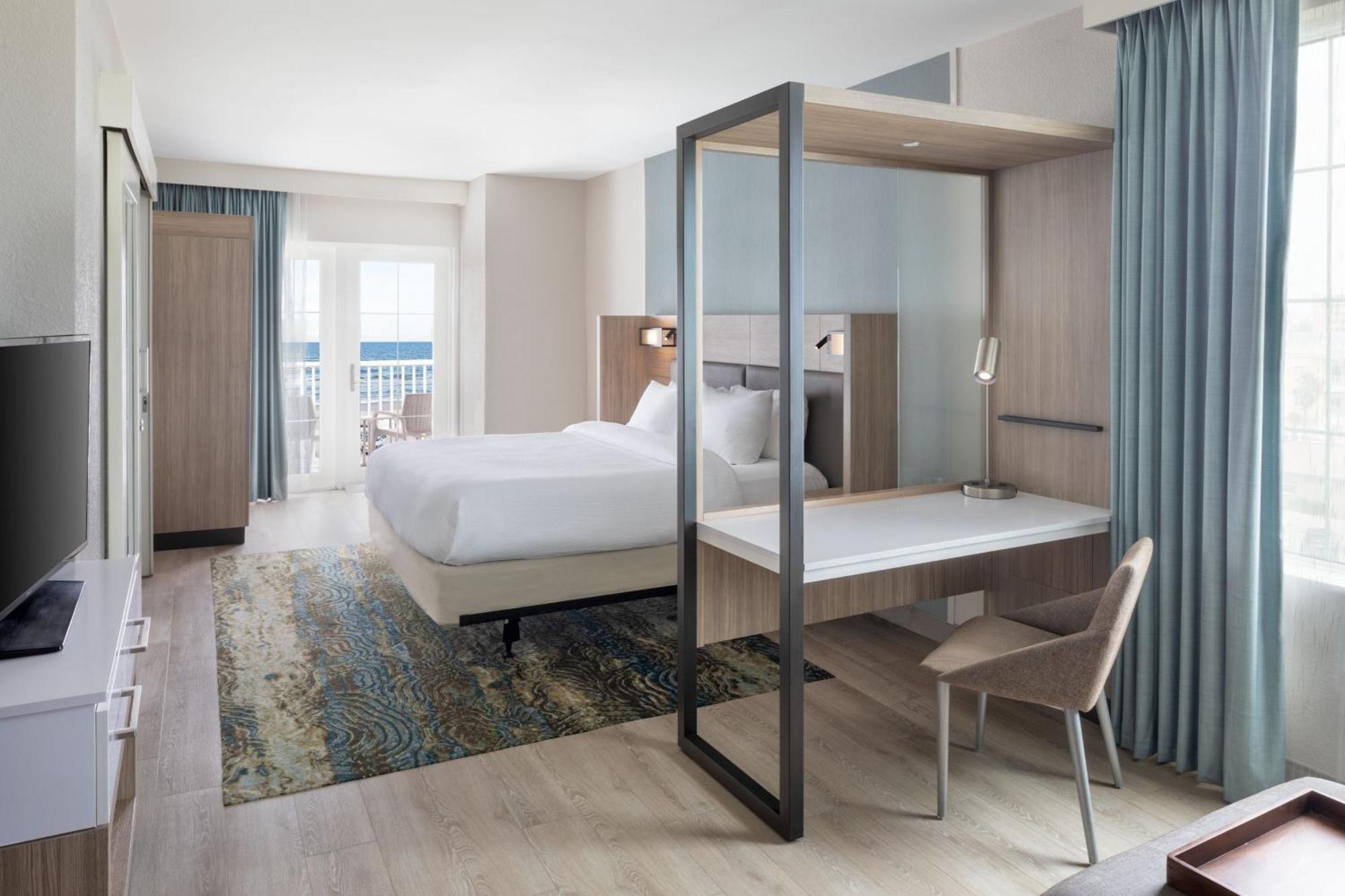 Suite, 1 King, Sofa bed, Oceanfront, Balcony
