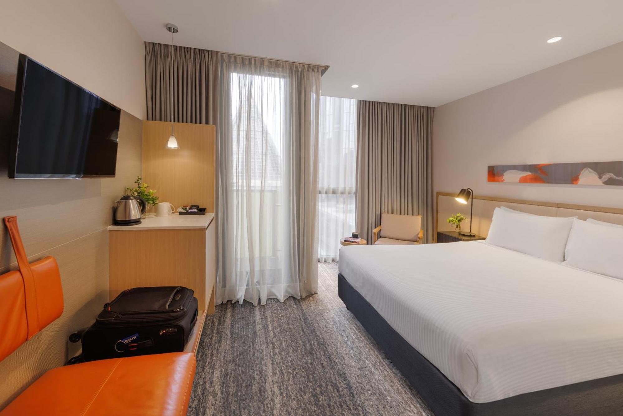Brady Queen Room