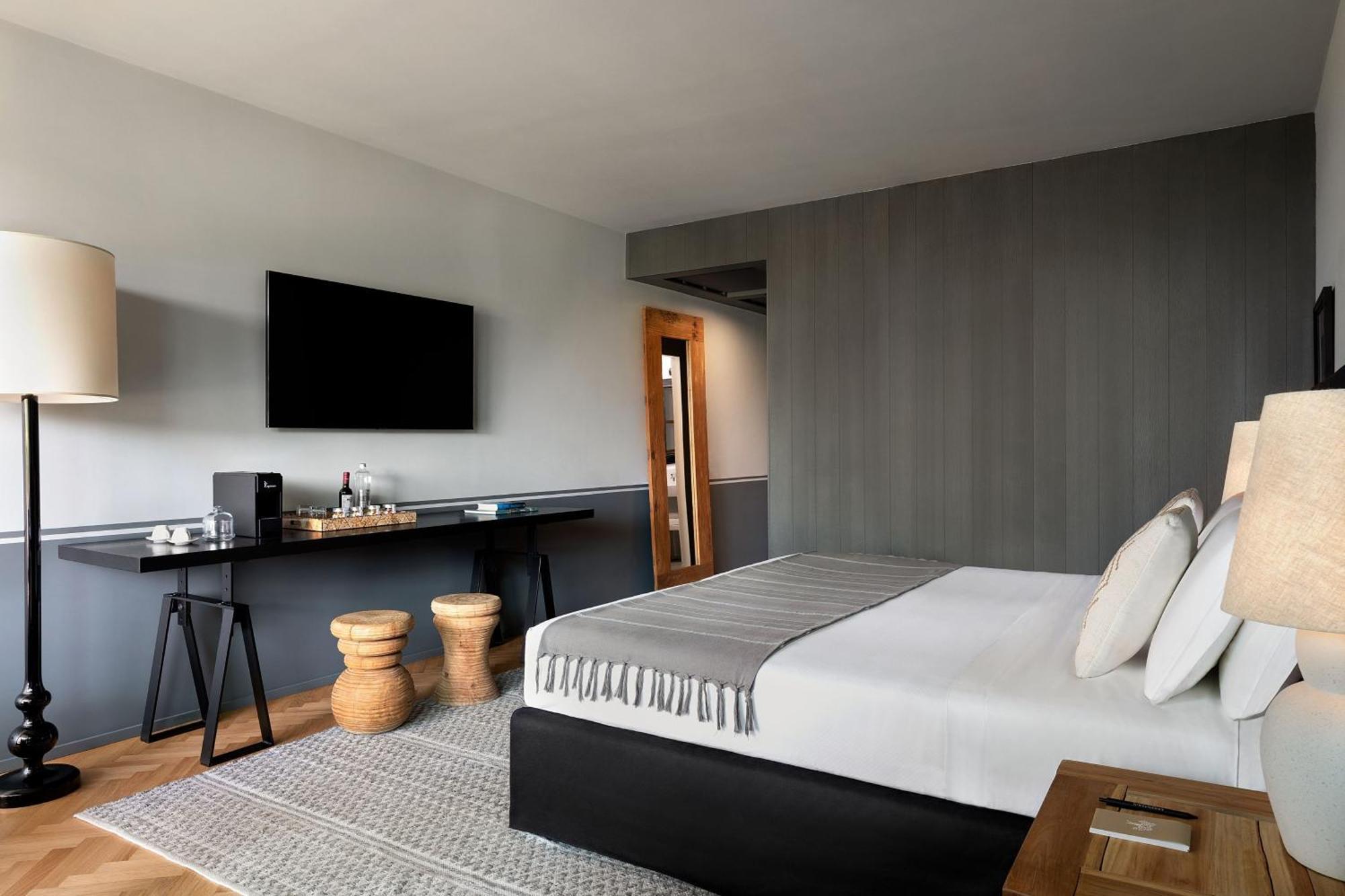 Junior King Suite with Balcony and Garden View