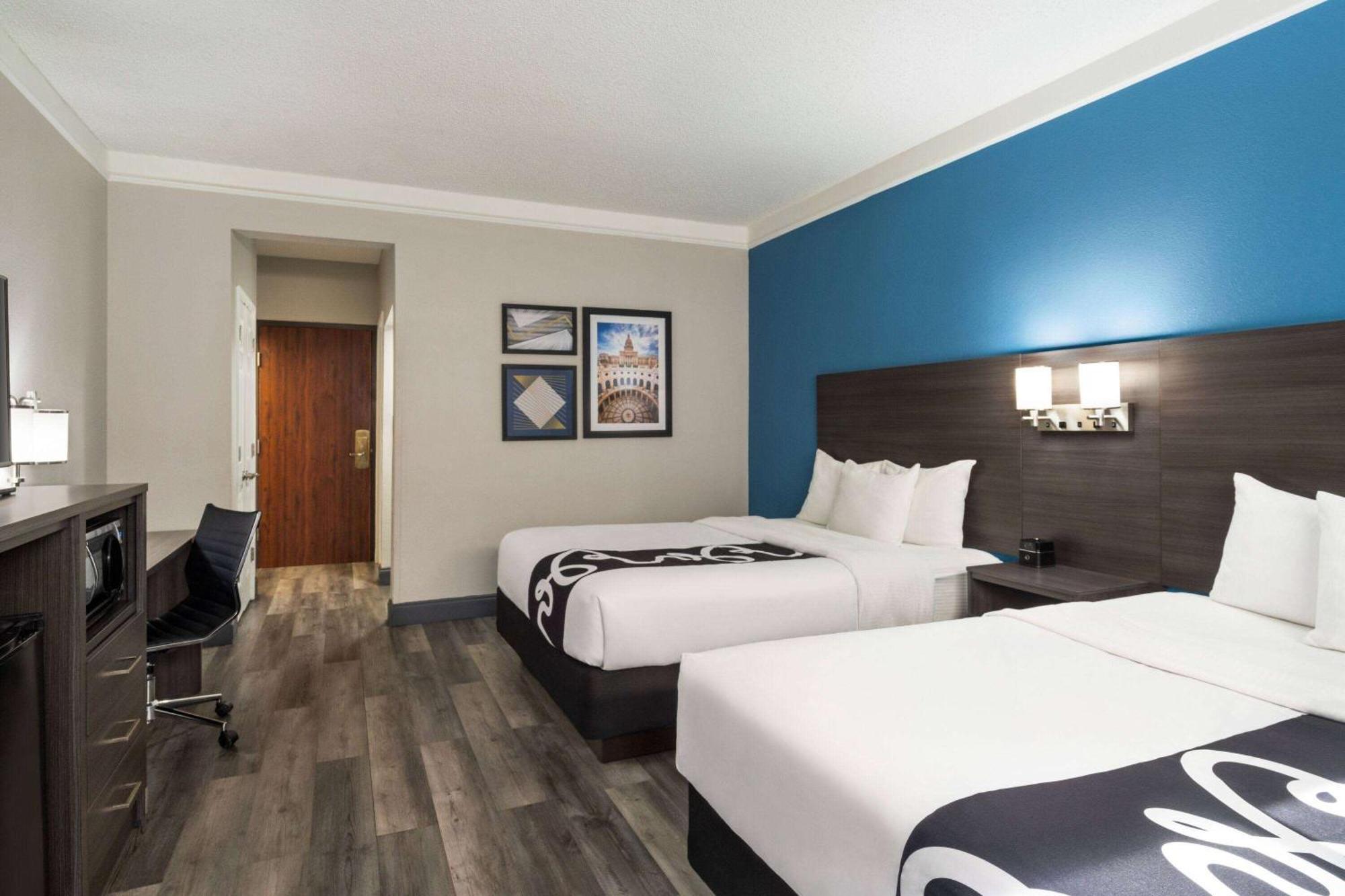 Deluxe Queen Room with Two Queen Beds - Non-Smoking