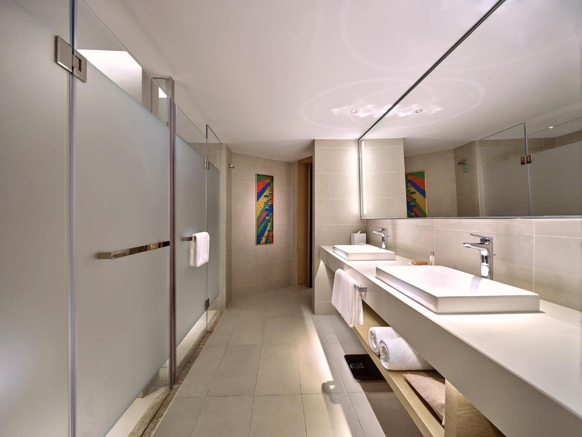 One-Bedroom Deluxe King Suite